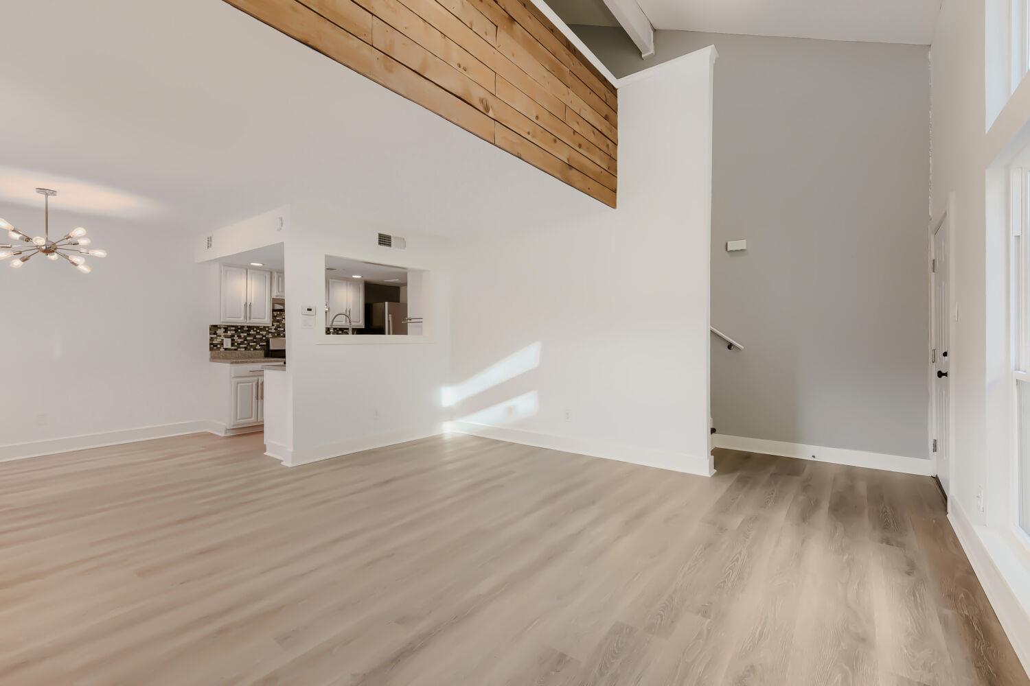 Listing photo 1 of 2124  Burton Dr  #174