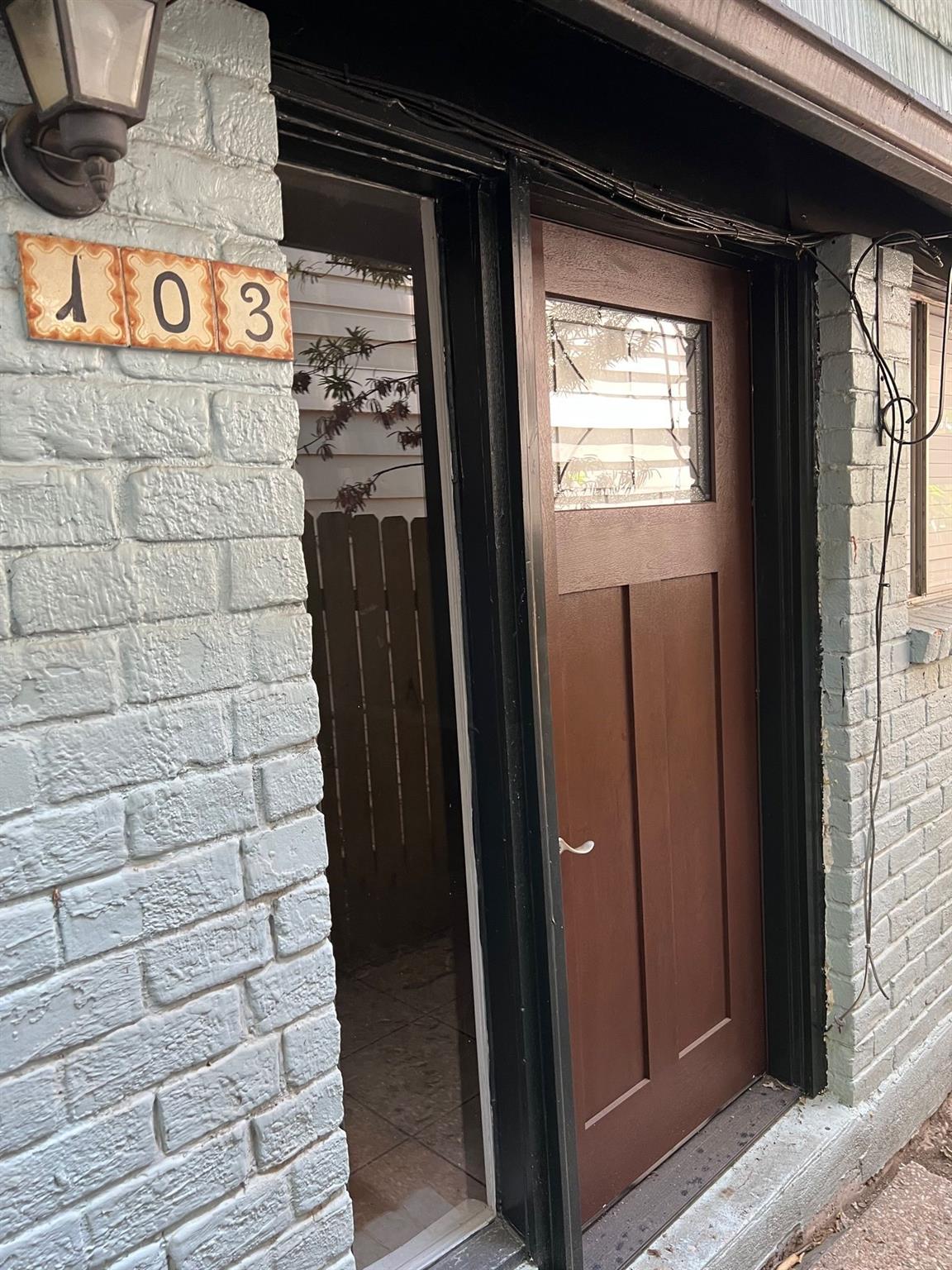 Listing photo 1 of 2413  Leon St  #103