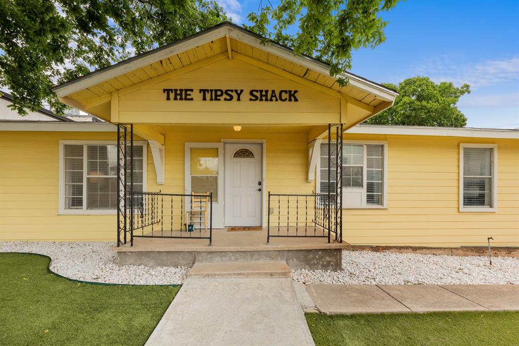 Listing photo 1 of 102 E Liberty Ave