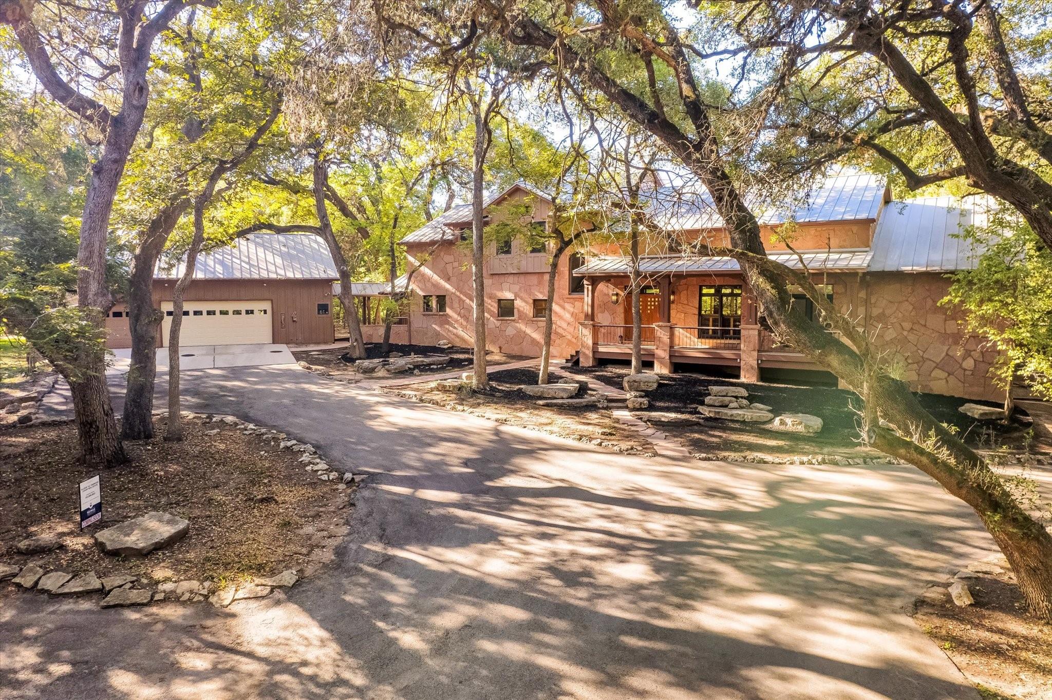 Listing photo 1 of 400 E BLANCO BEND Rd