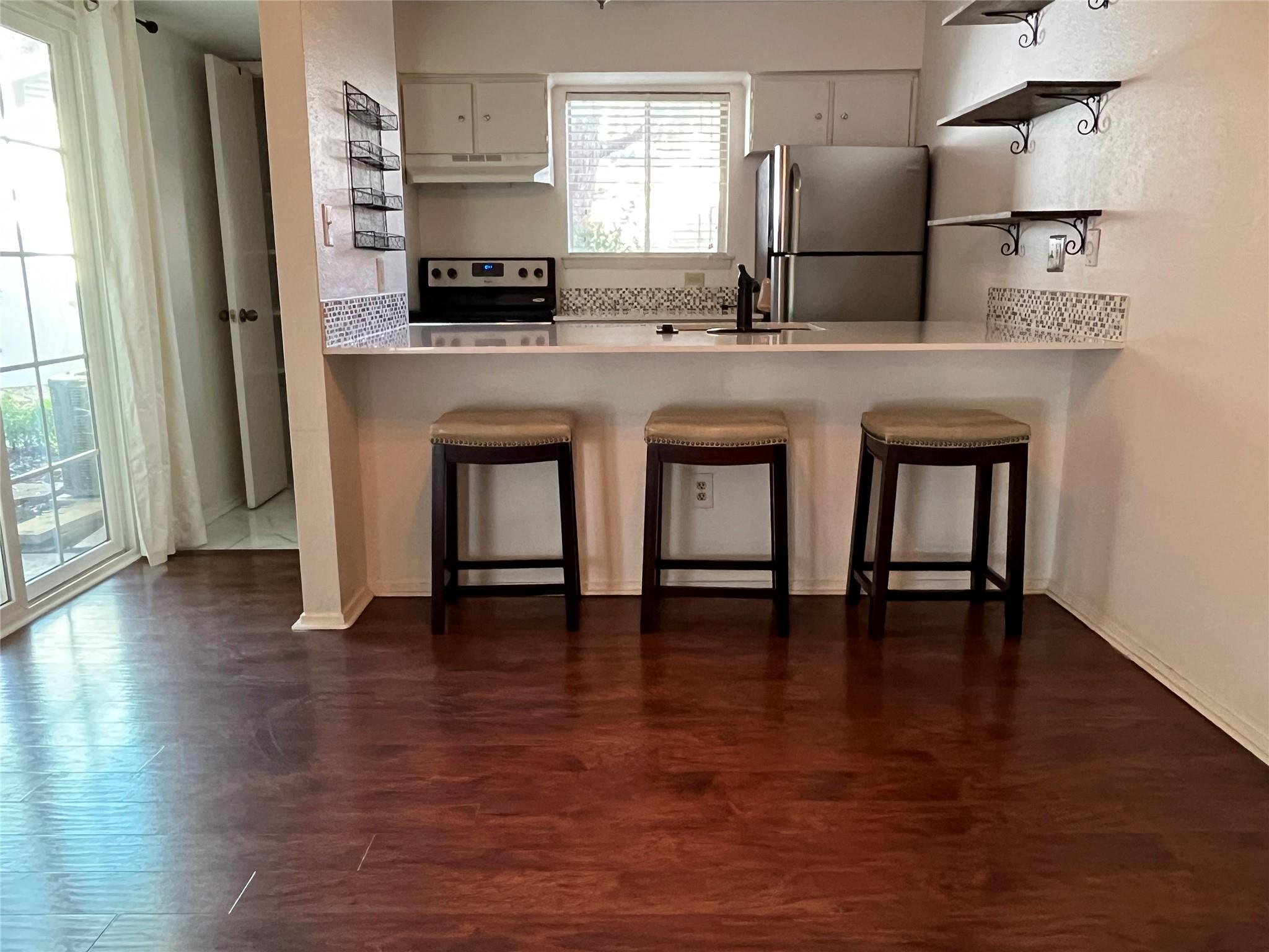 Listing photo 1 of 6910  Hart Ln  #703