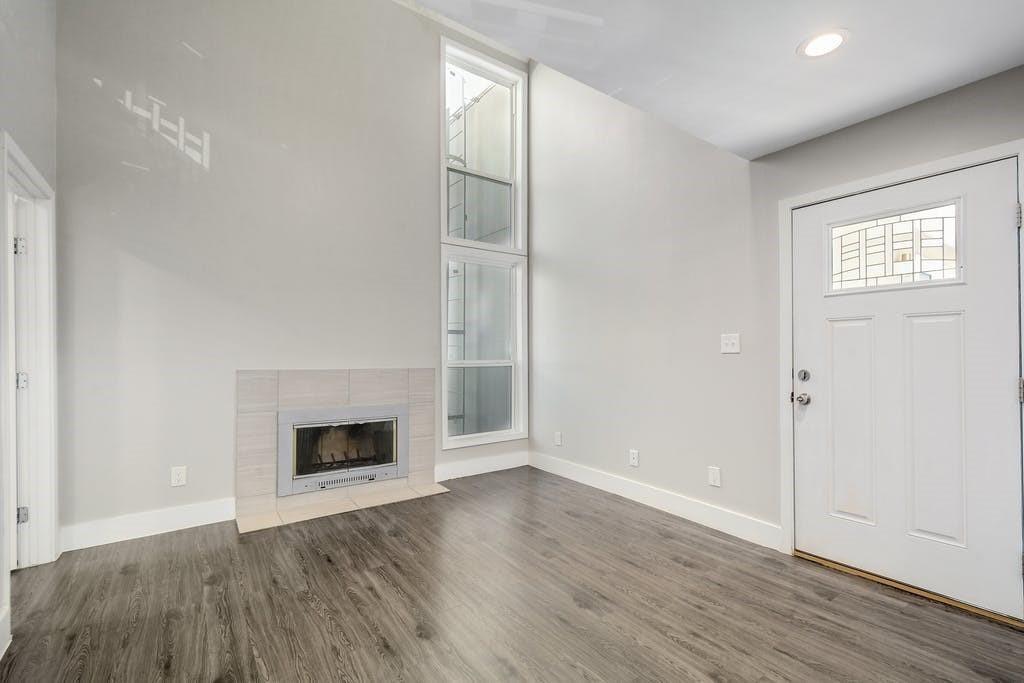 Listing photo 1 of 935  La Posada Dr  #212