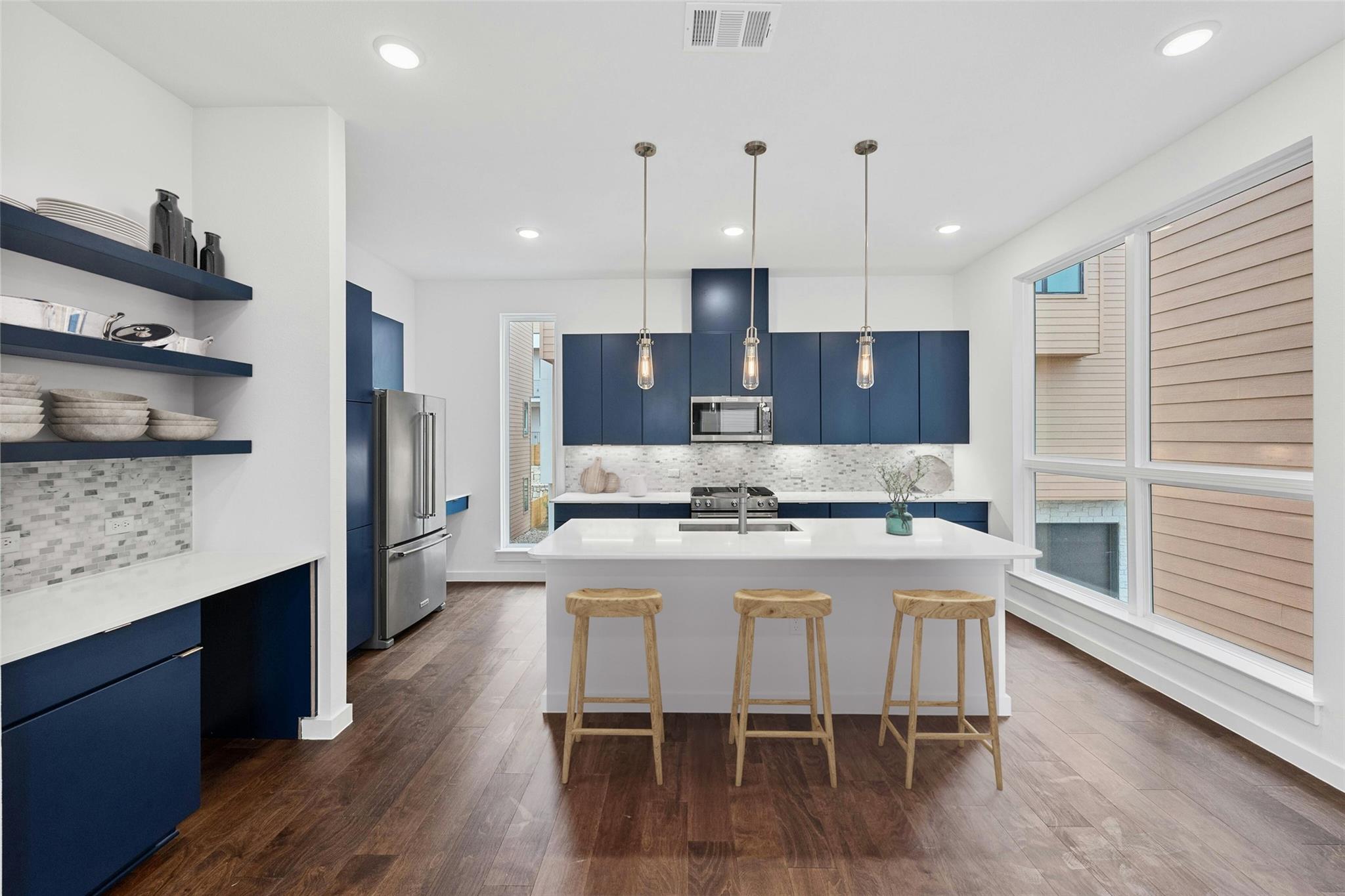 Listing photo 1 of 6823  Wolfcreek Pass  #6