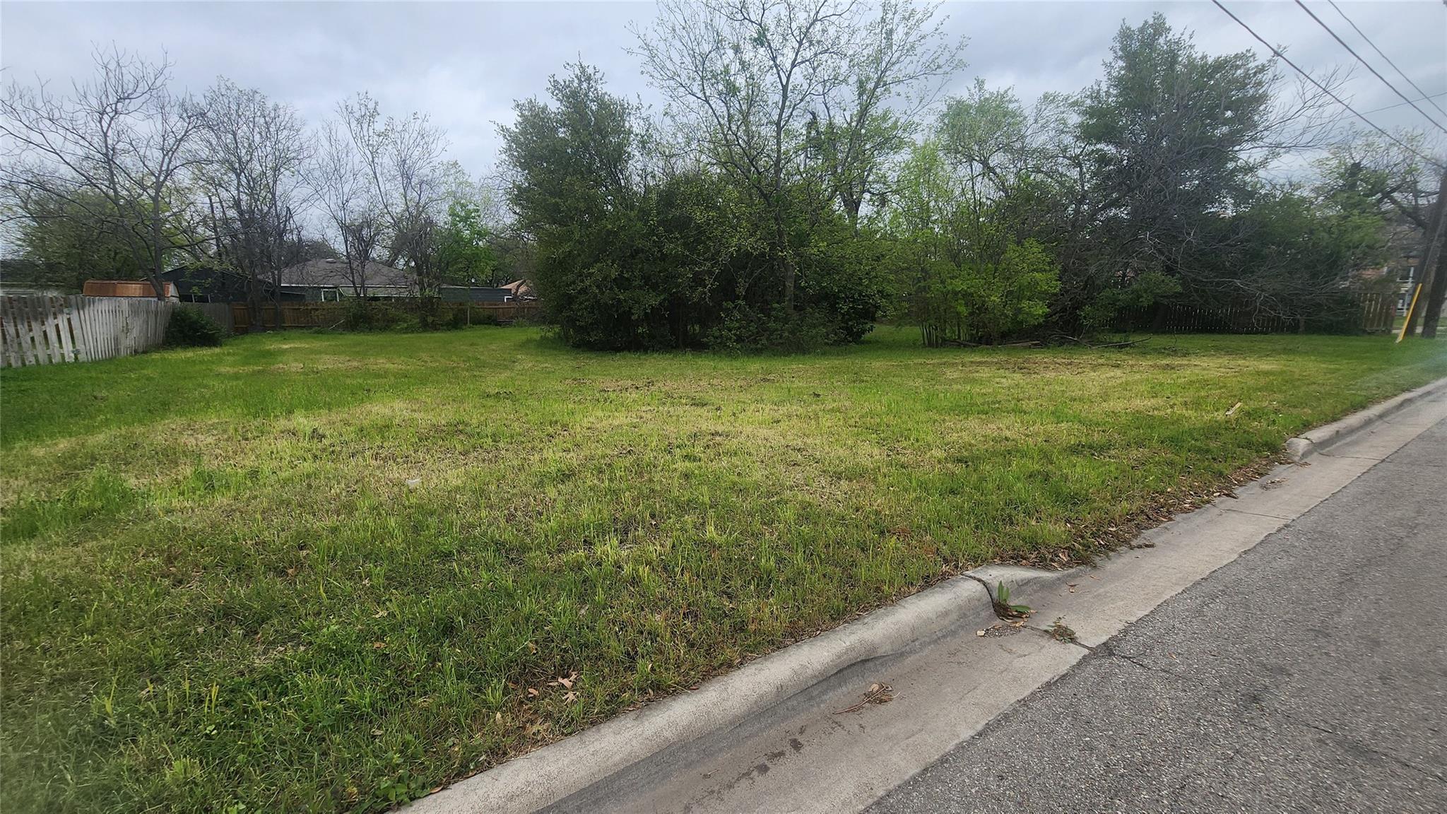 Listing photo 1 of 1210 S Myrtle St
