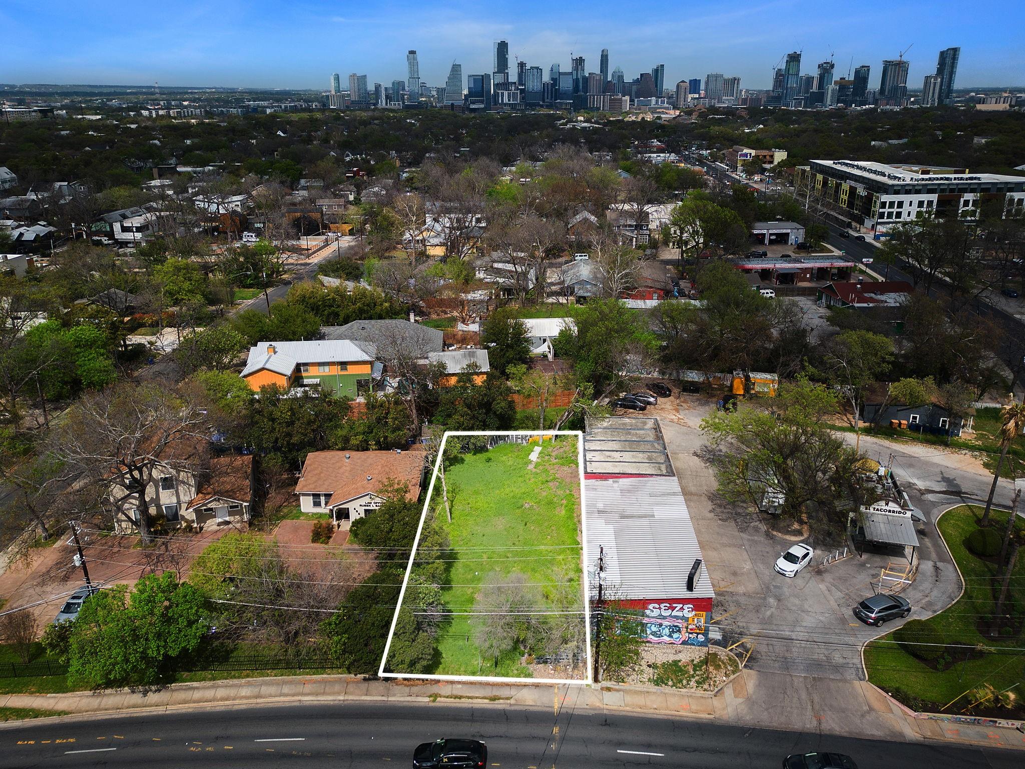 Listing photo 1 of 604 W Oltorf St