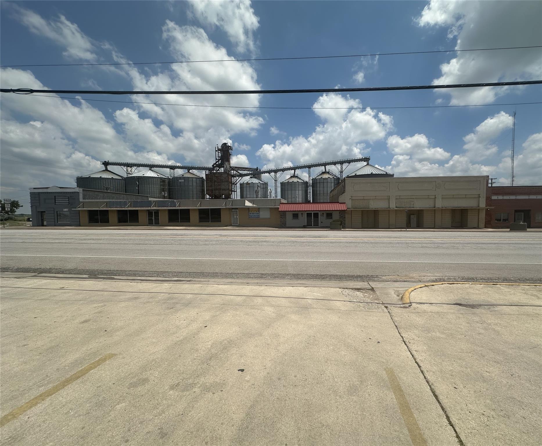 Listing photo 1 of 8 W Mesquite Ave