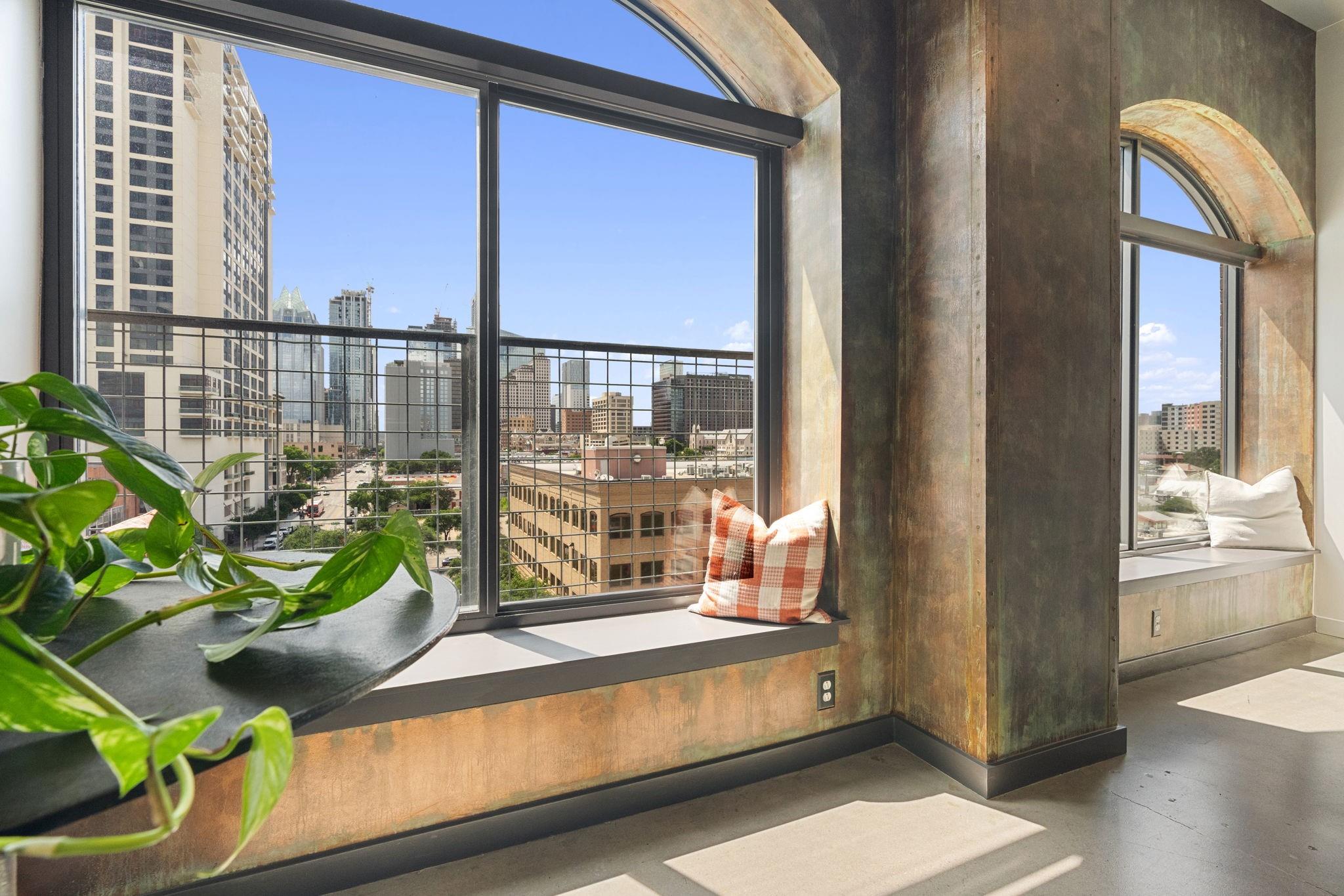 Listing photo 1 of 507  Sabine St  #605
