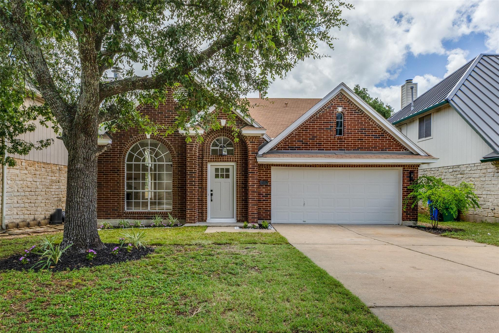 Listing photo 1 of 15413  Ozone Pl