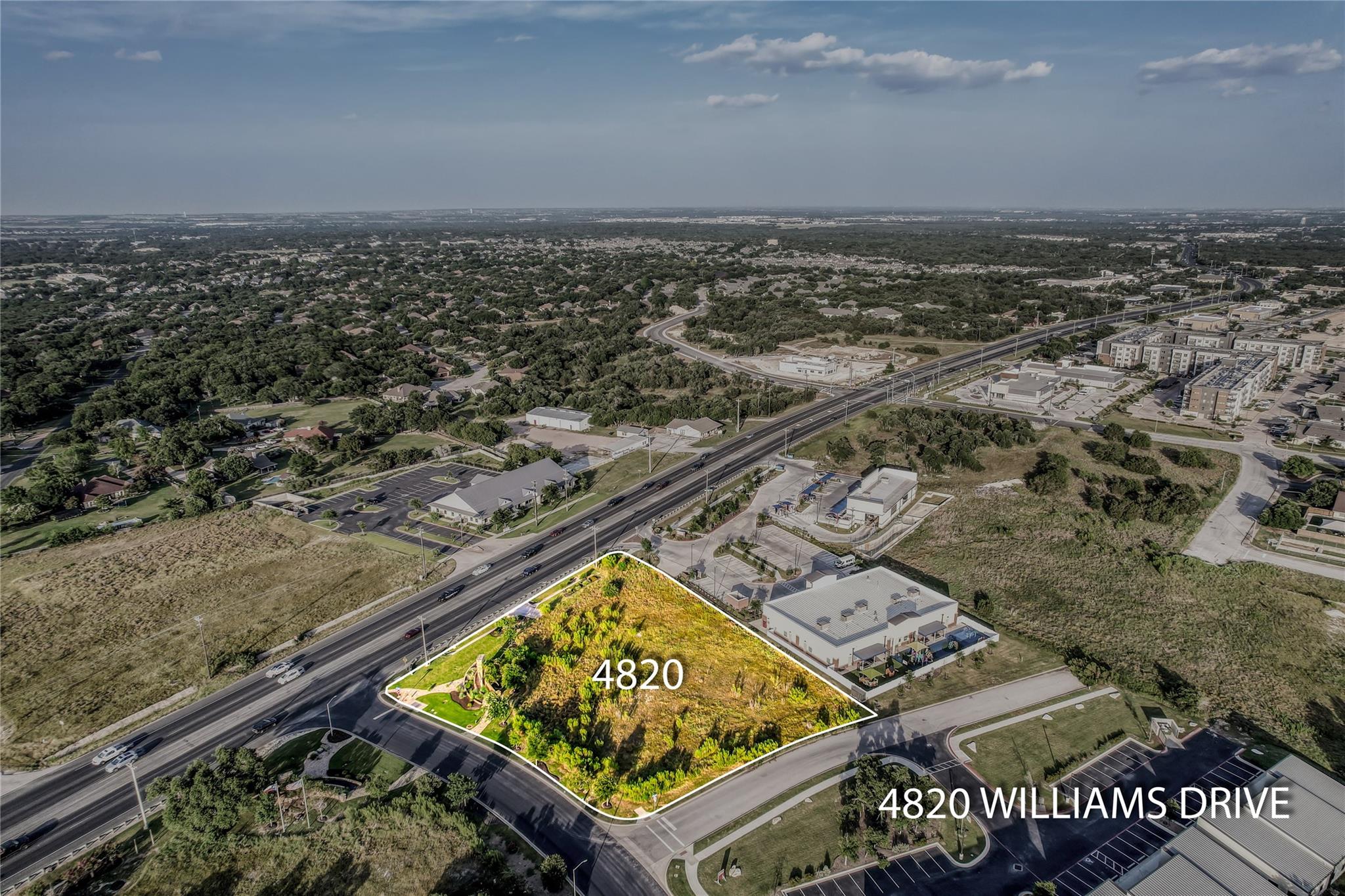 Listing photo 1 of 4820  Williams Dr