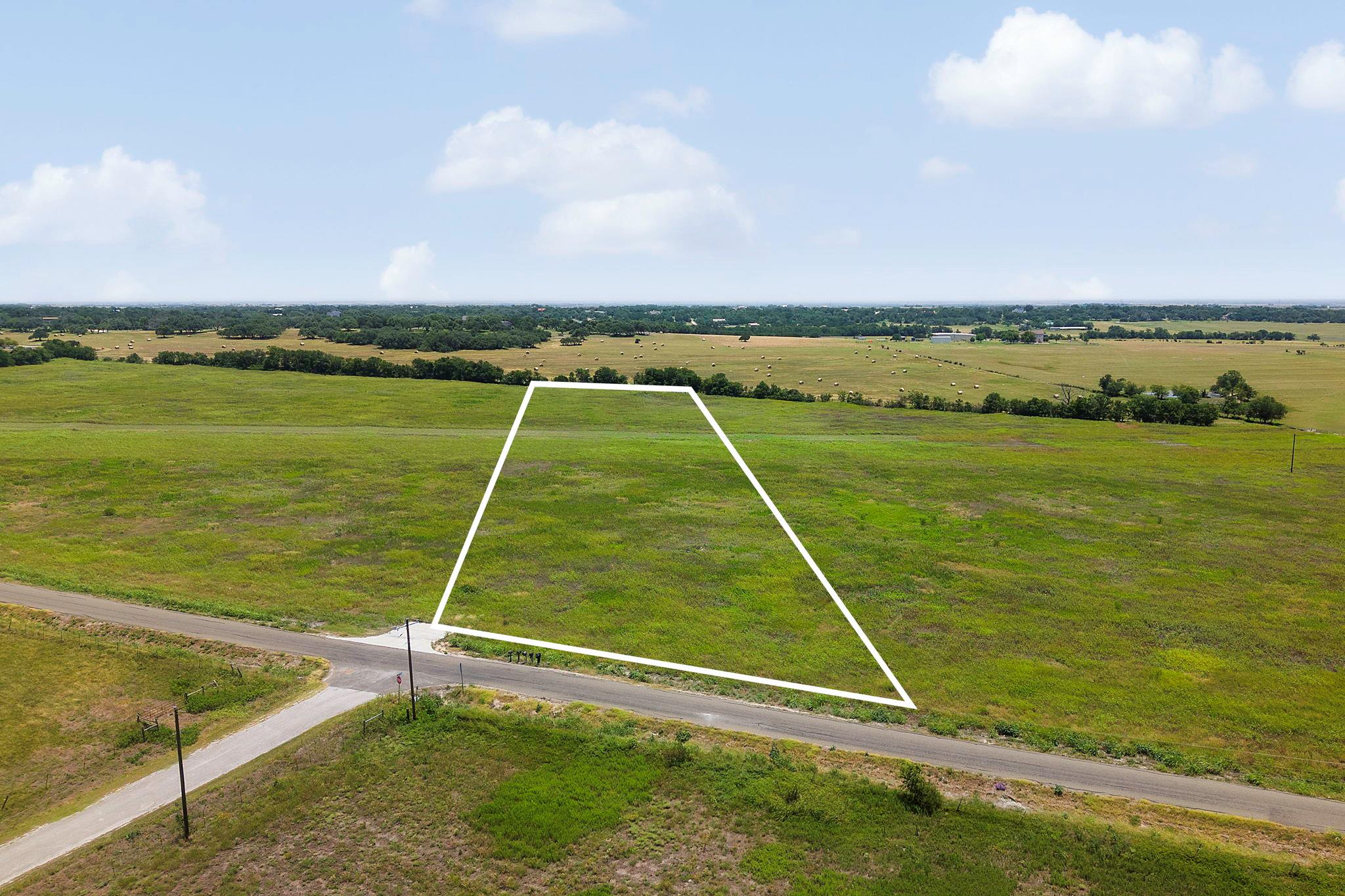 A vast, verdant expanse offers an idyllic setting