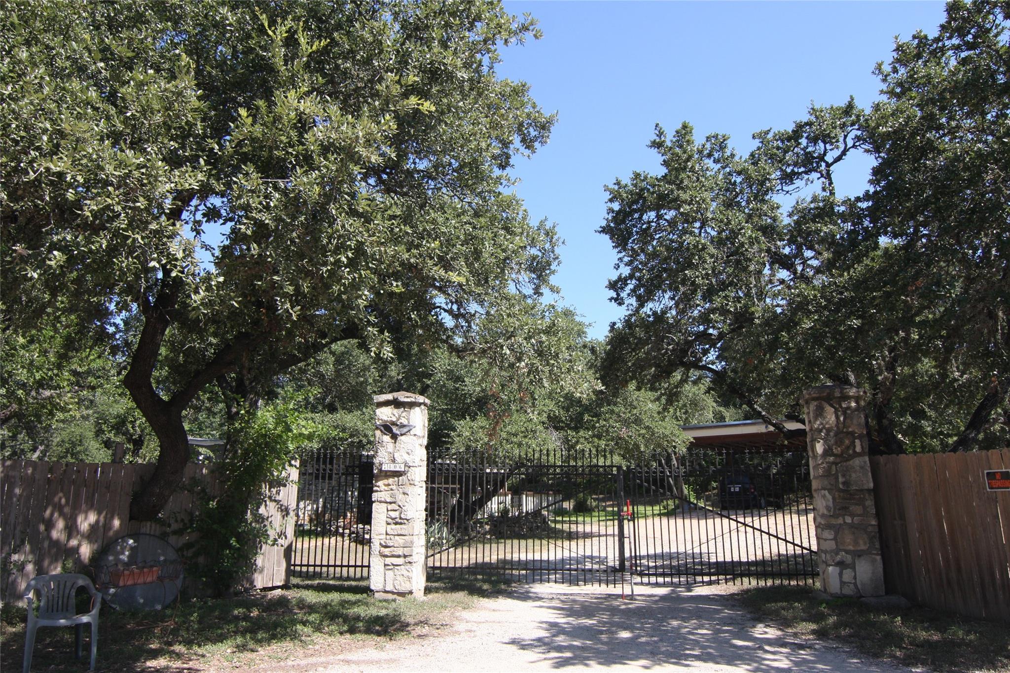 Listing photo 1 of 7806 & 7804  Indian Ridge Dr