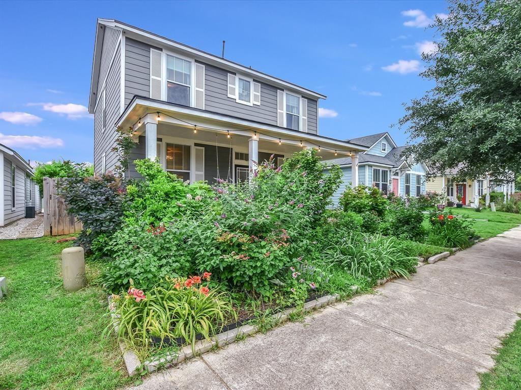 Listing photo 1 of 305  Trestle Tree St