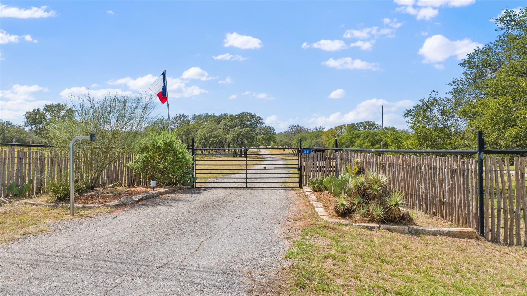Listing photo 1 of 2631 N US 281 Hwy
