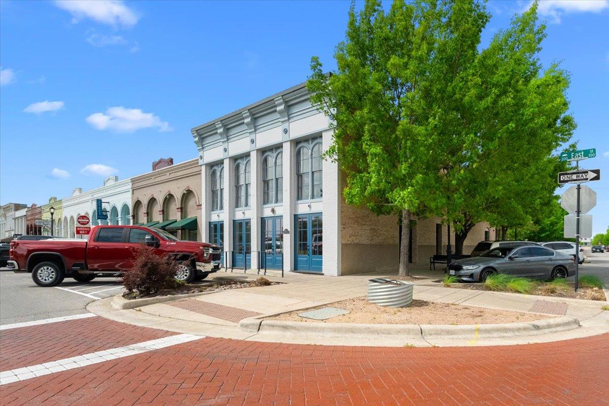 Listing photo 1 of 117  East St