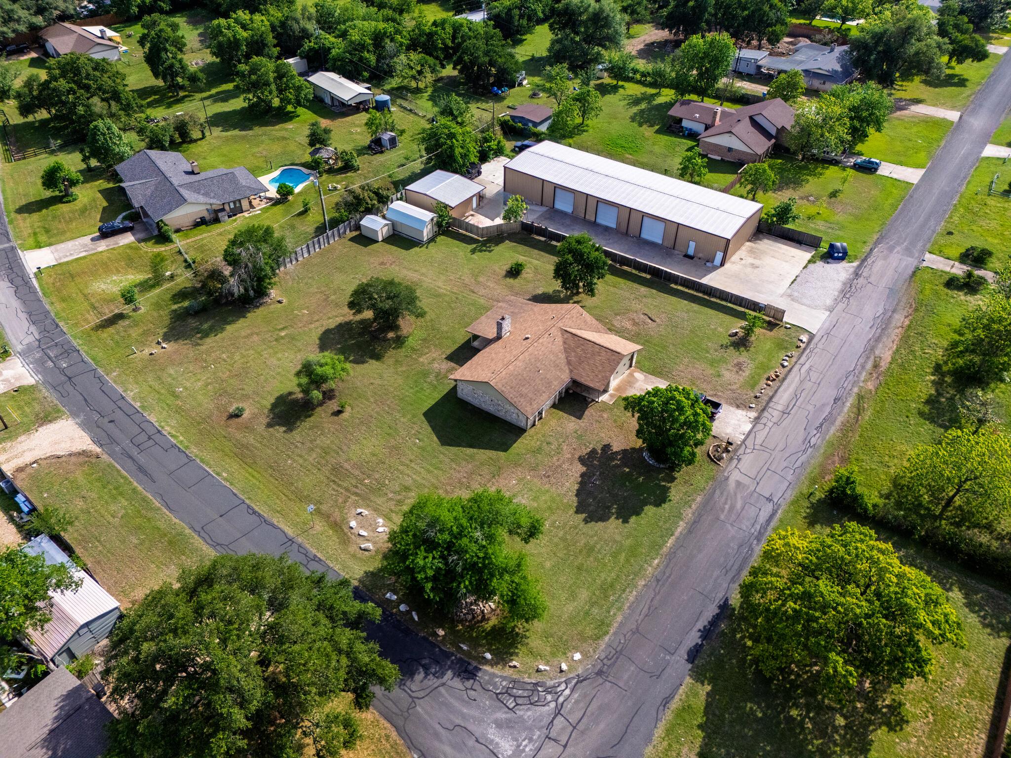 Listing photo 1 of 1612  Shenandoah Dr