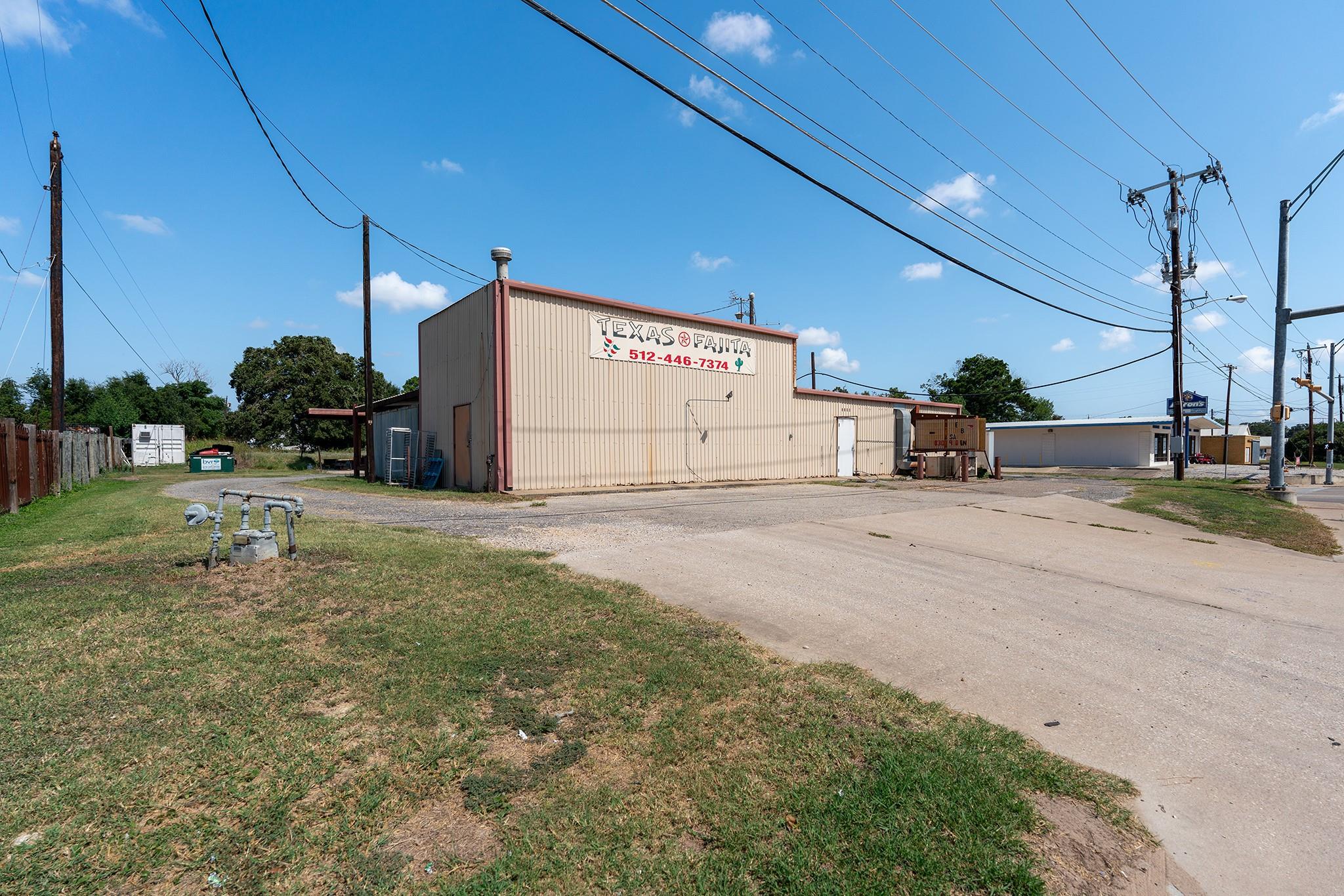 Listing photo 1 of 1400 W Cameron Ave