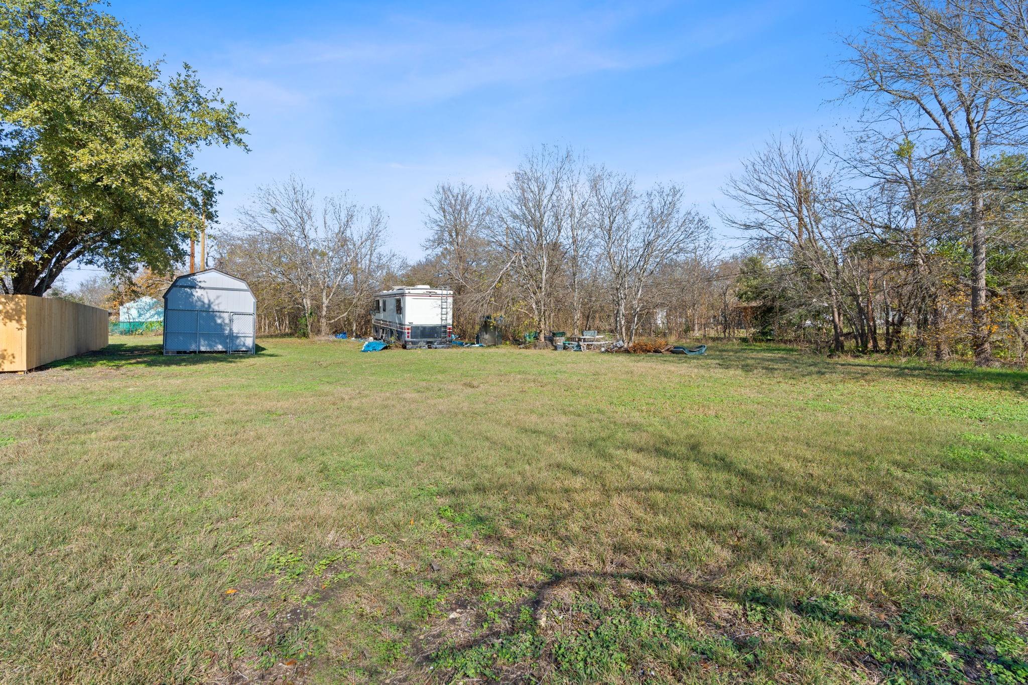 Listing photo 1 of 842  Kimbro St