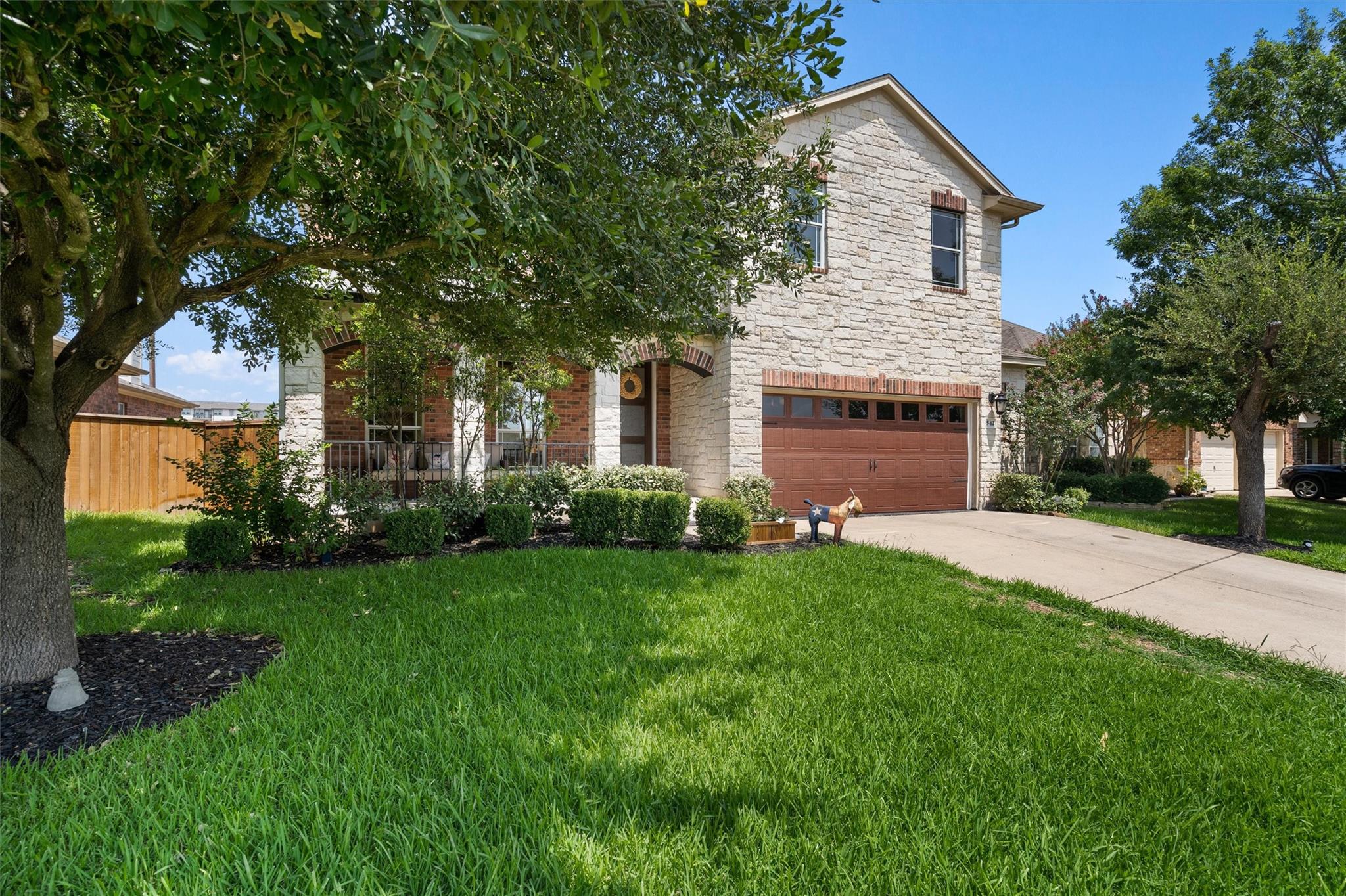 Listing photo 1 of 542  Centerbrook Pl