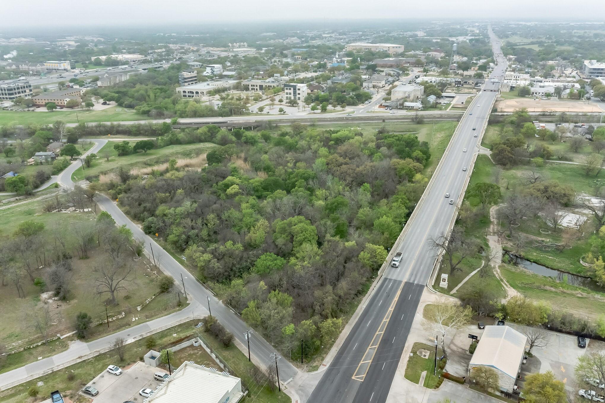 Listing photo 1 of 610 W Nash St