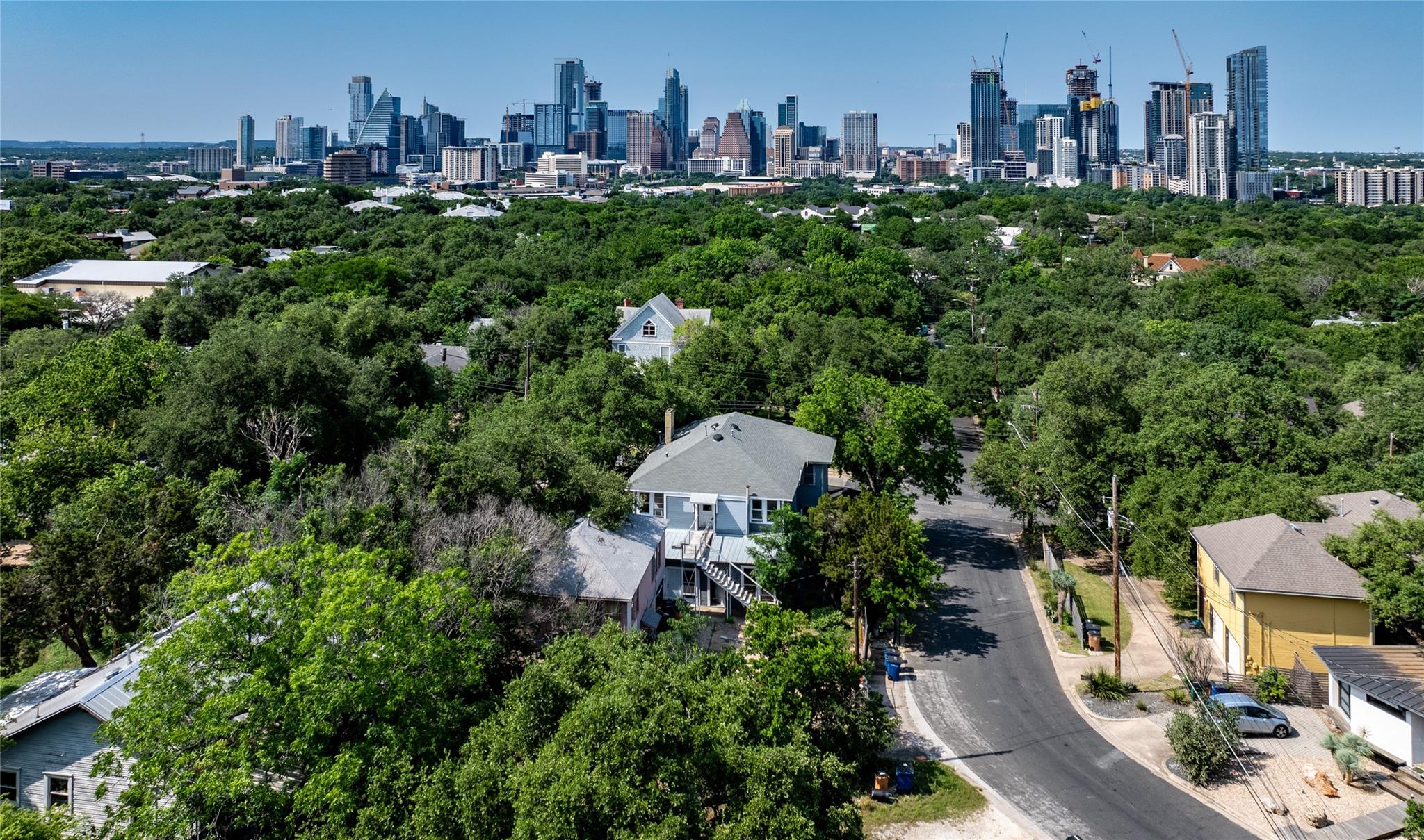 Listing photo 1 of 407 E Monroe St