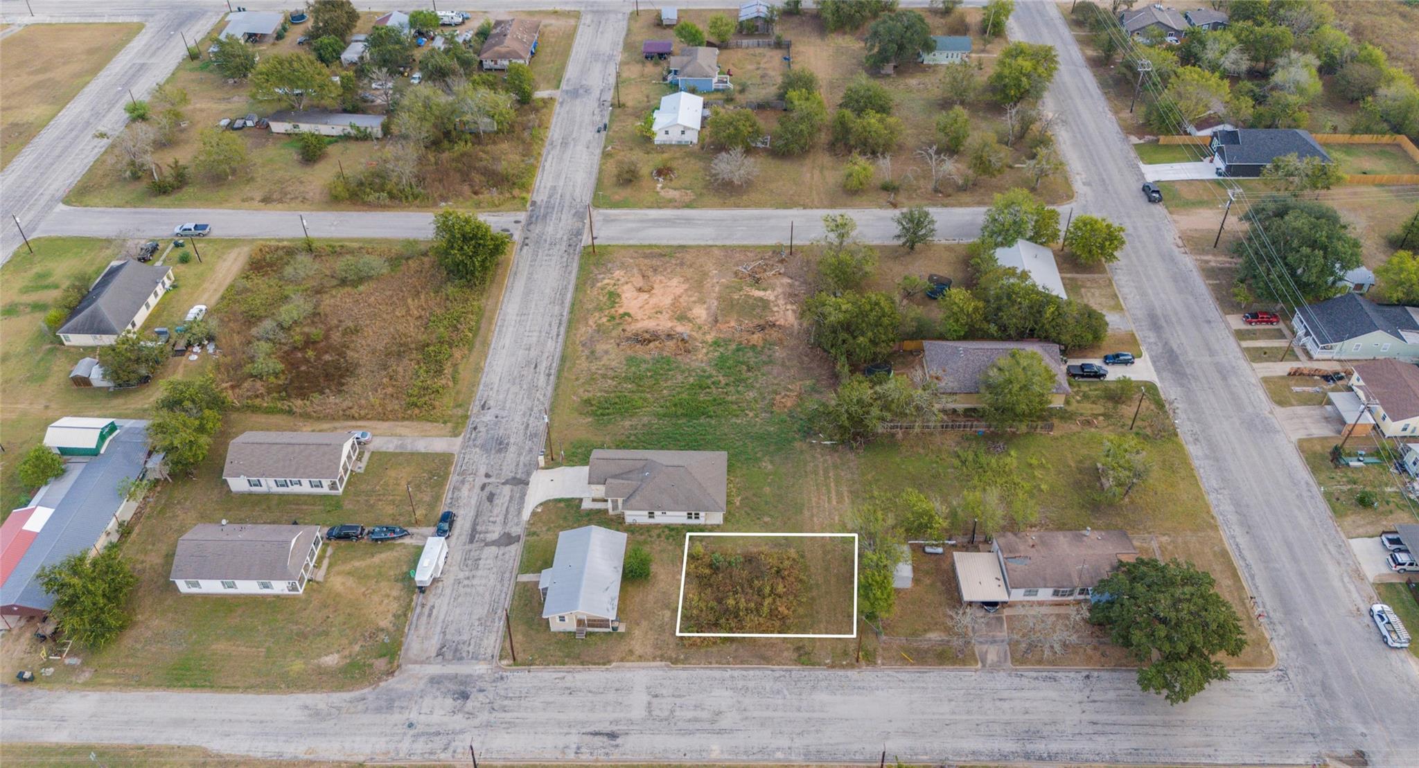 Listing photo 1 of 366 N Dallas St