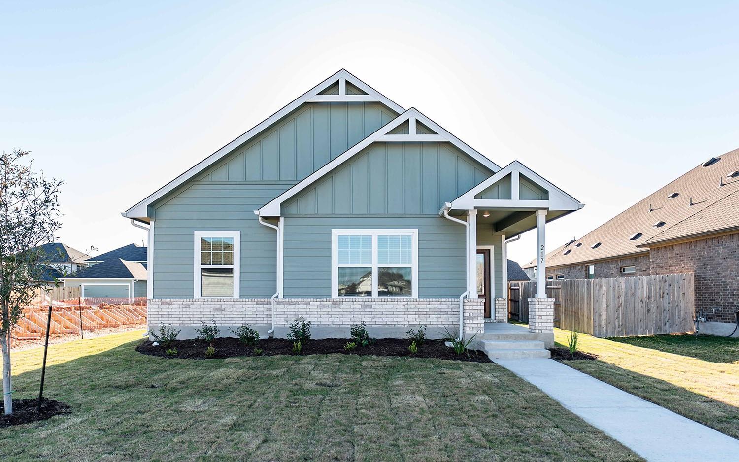 Listing photo 1 of 217  Everglades Dr