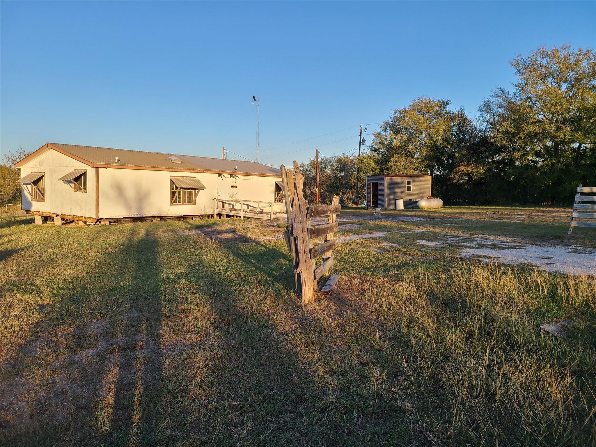 Listing photo 1 of 1023  Sierra Dr