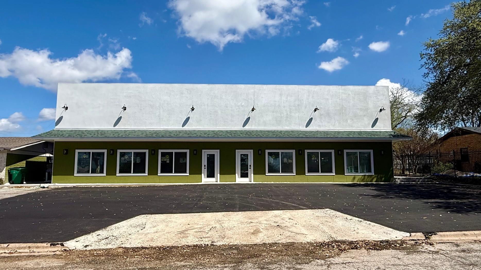 Listing photo 1 of 2706  Paula Ln  #200