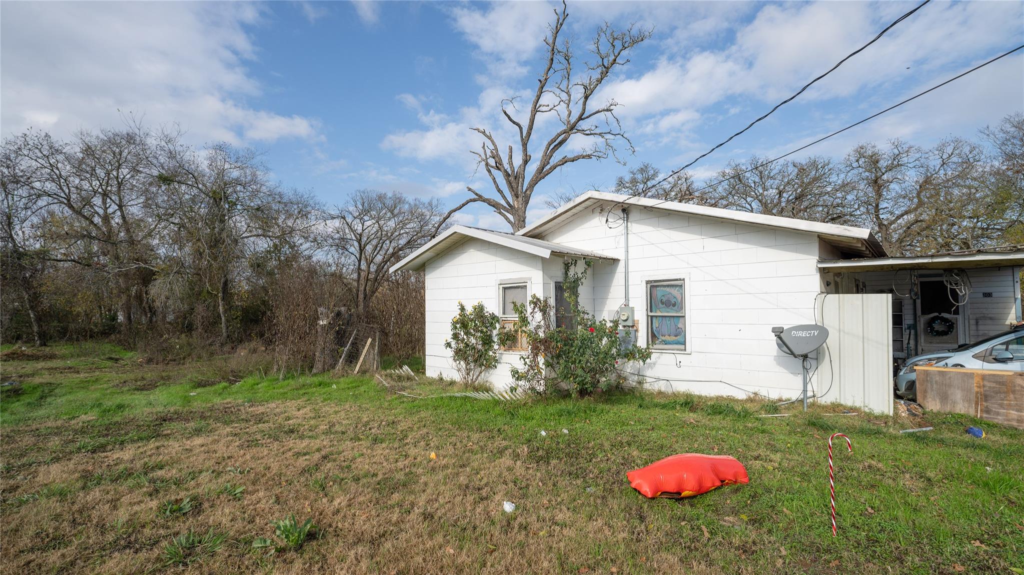 303  Yoakum St None 매물 사진 1