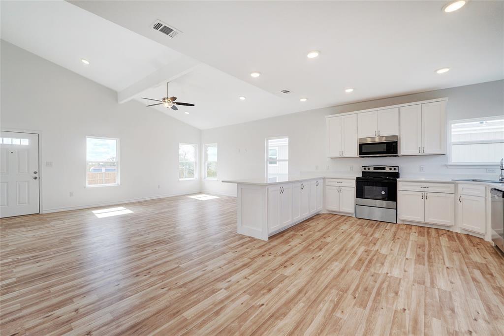 Listing photo 1 of 231  La Fortuna Dr