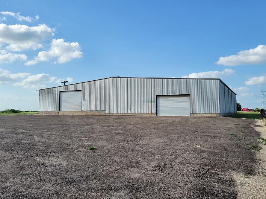 Listing photo 1 of 16999 E Us Highway 190 Hwy