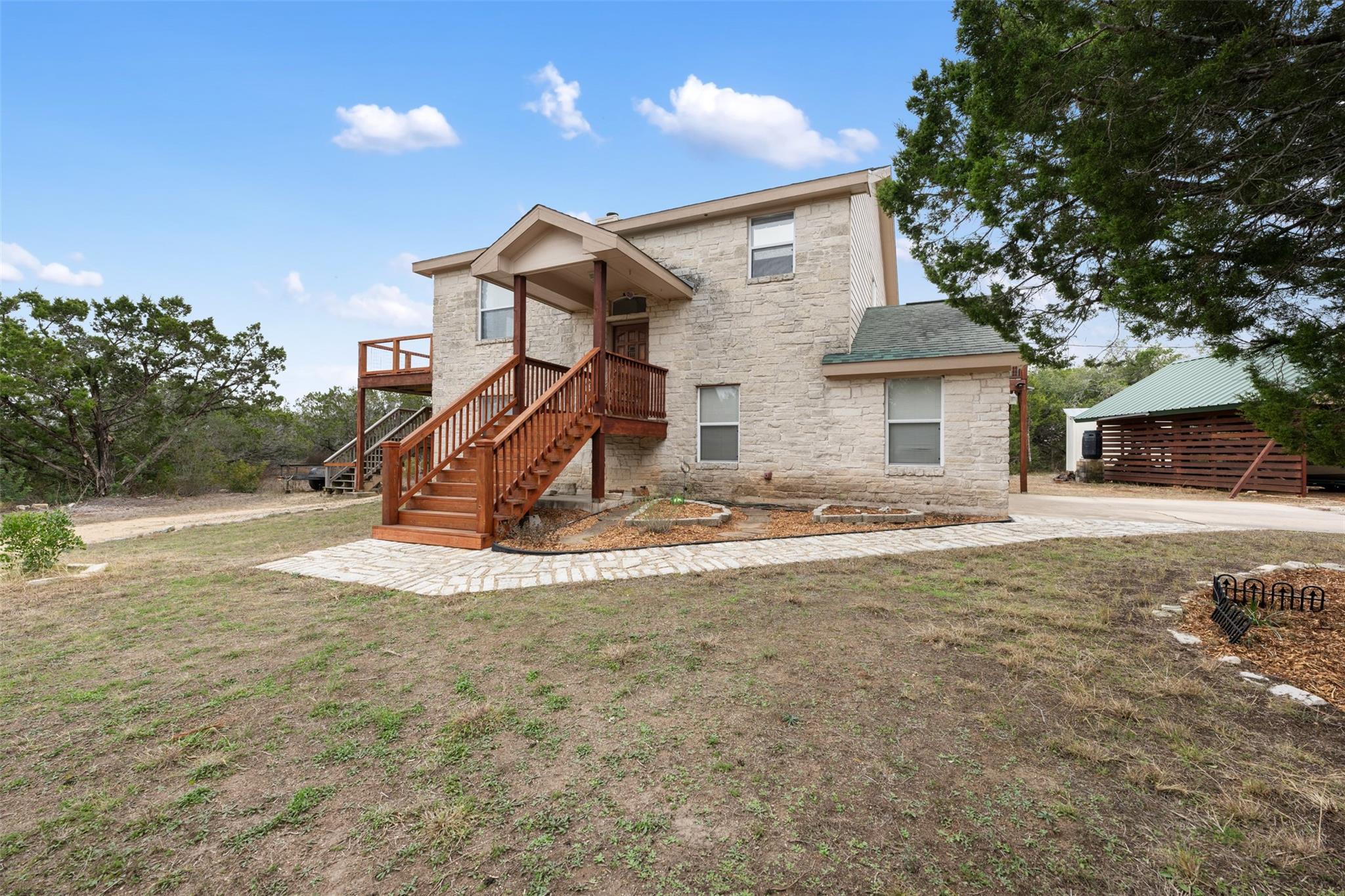 Listing photo 1 of 15101  Foy Dr