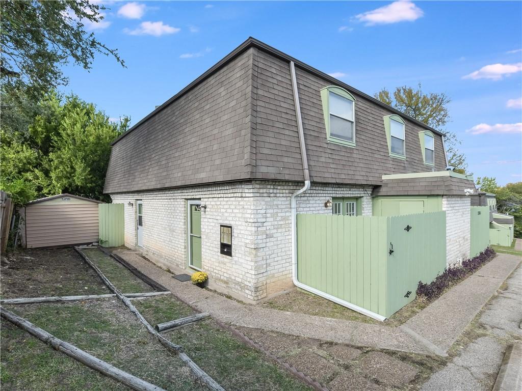 Listing photo 1 of 2804  West Hill Dr
