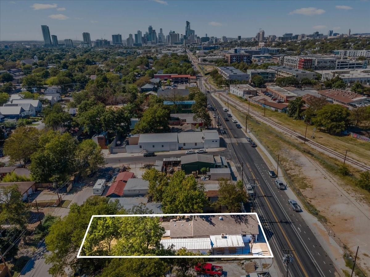 Listing photo 1 of 2607 E 5th St