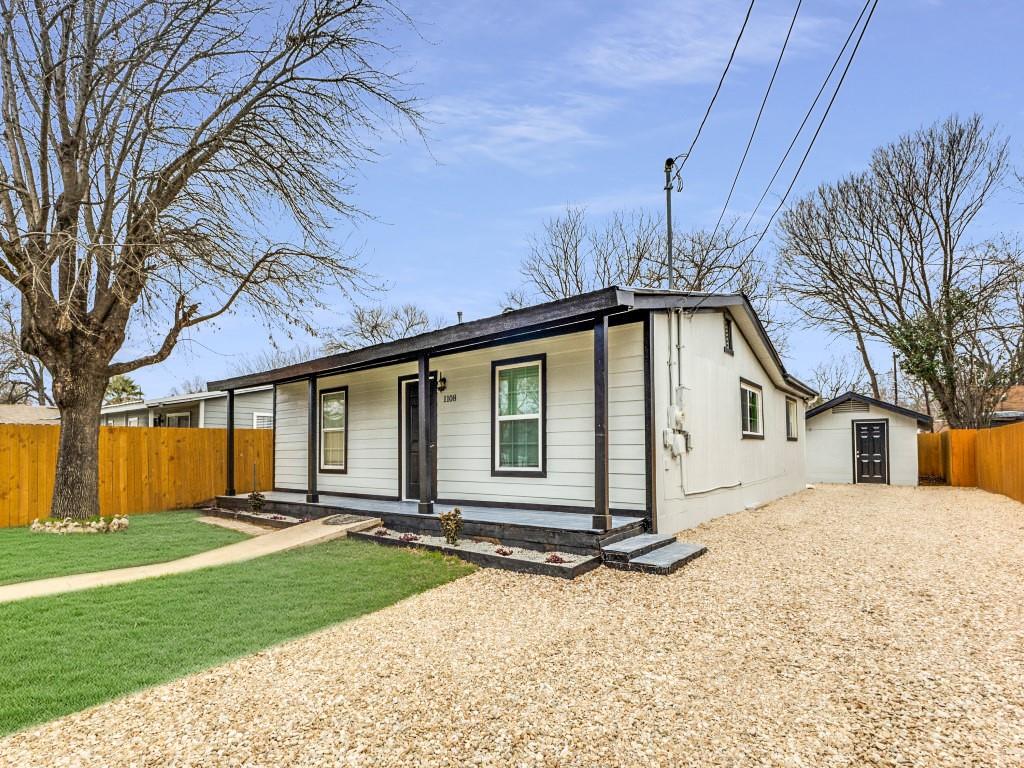 Listing photo 1 of 1108  Vasquez St