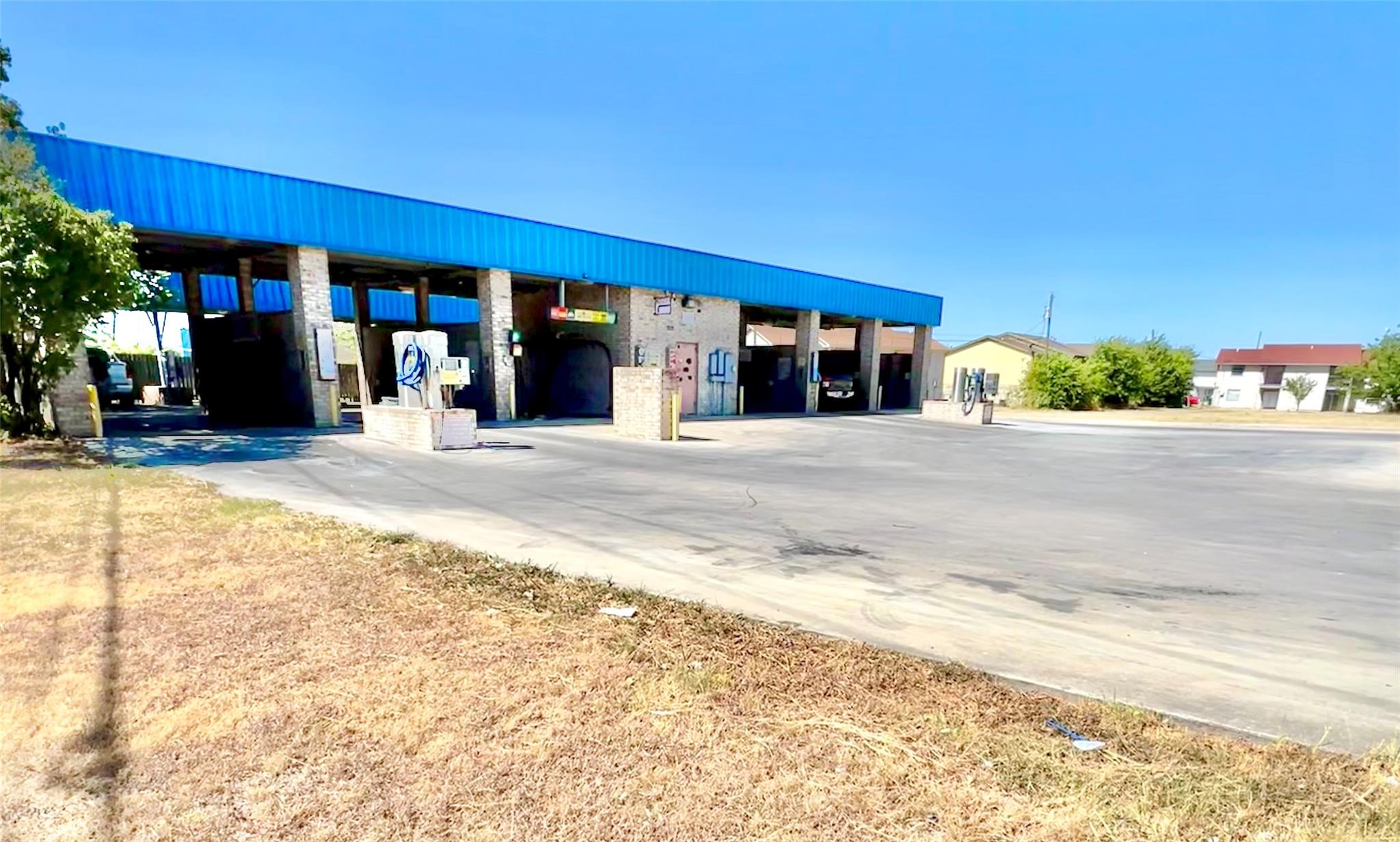 Listing photo 1 of 4502 E Rancier Ave