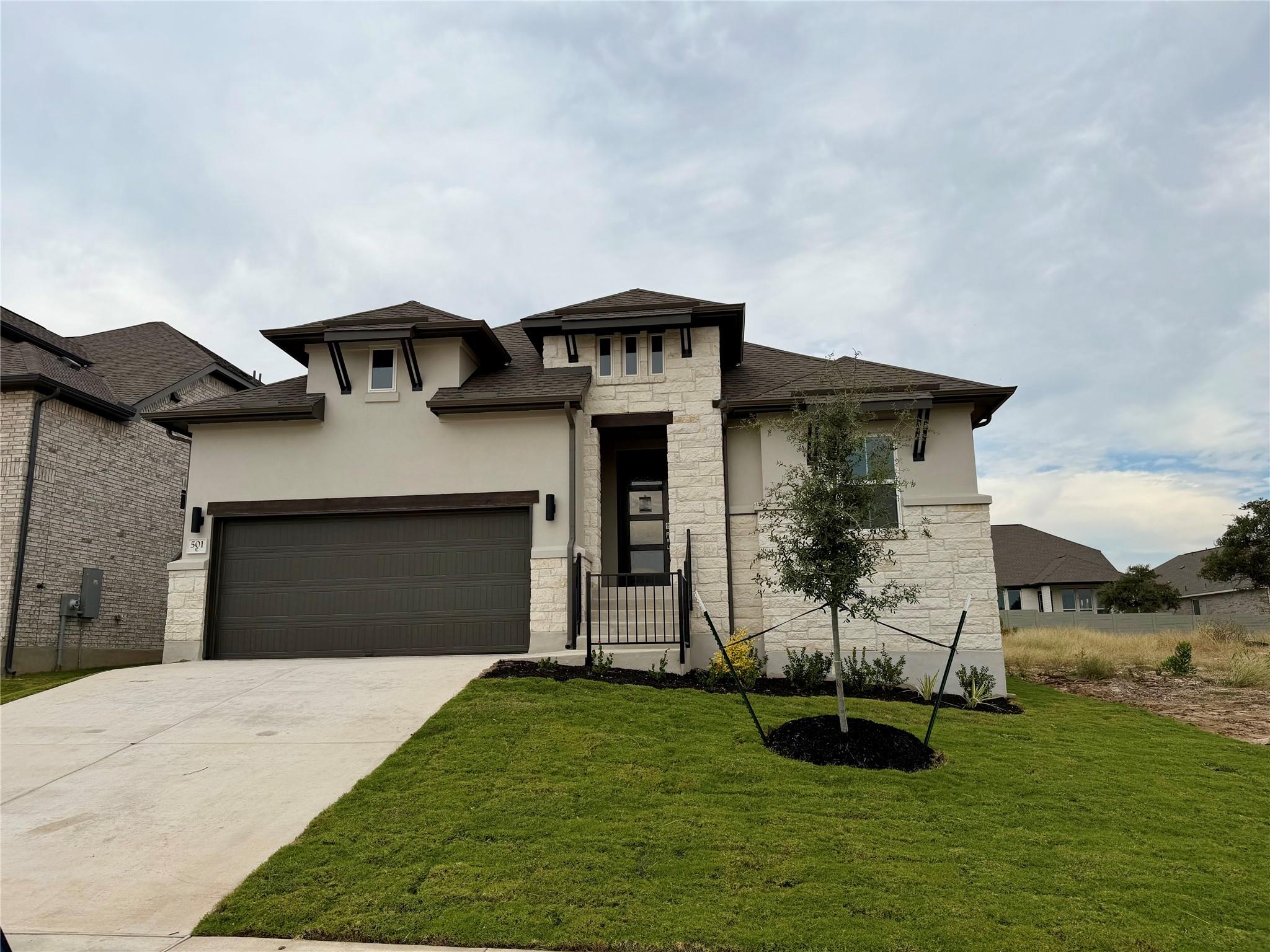 Listing photo 1 of 501  Texas Sky Dr