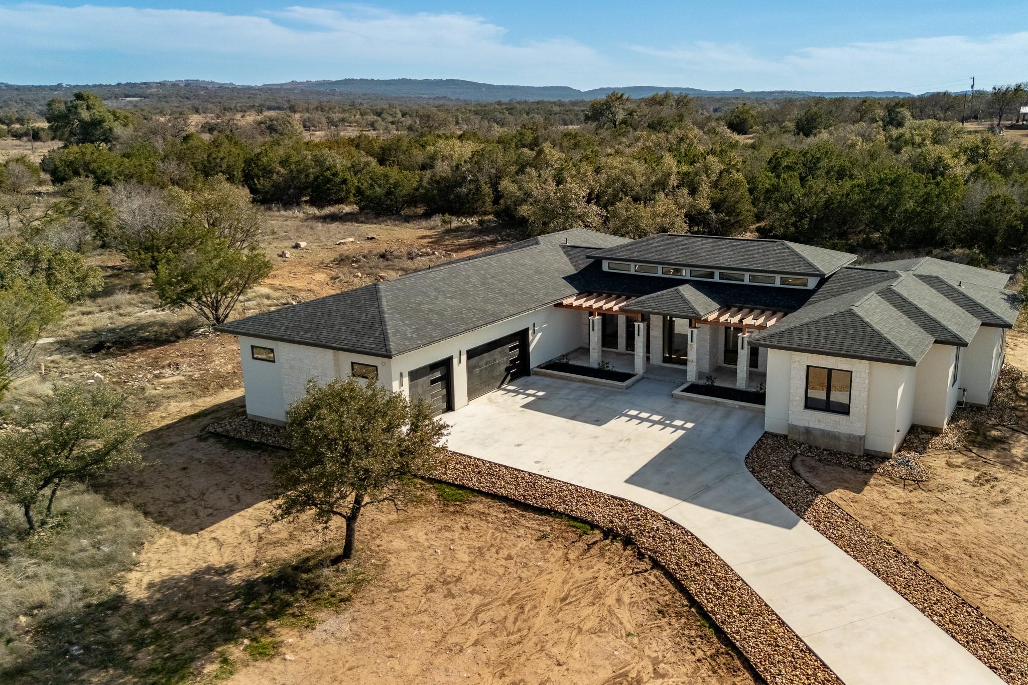 Listing photo 1 of 6425  Ranch Road 962 None W