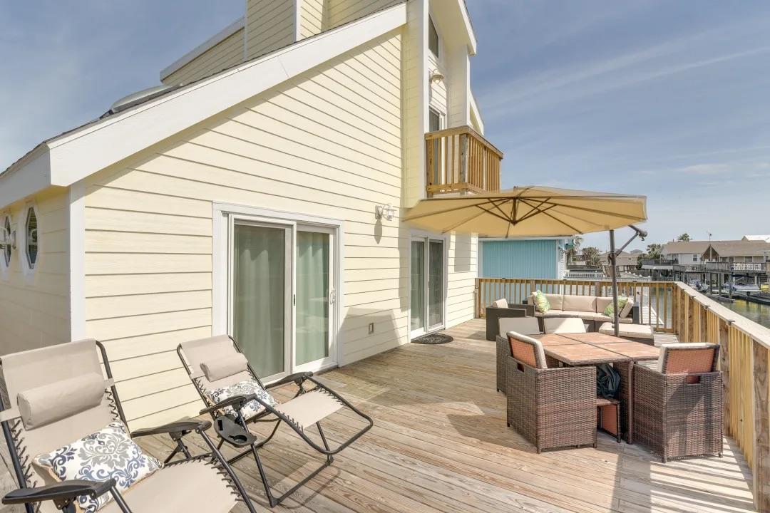 Deck with an outdoor hangout area