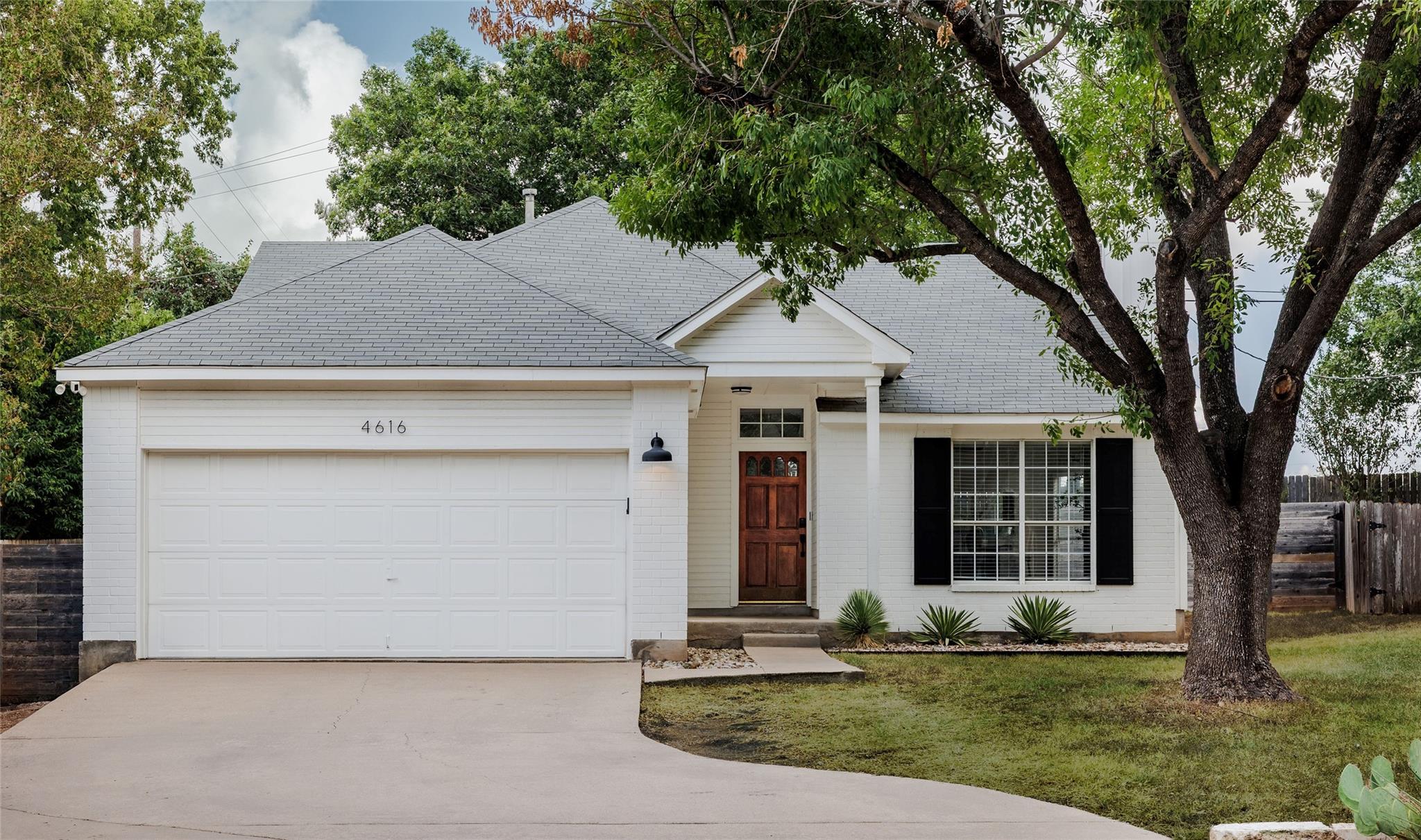 Listing photo 1 of 4616  Everest Ln