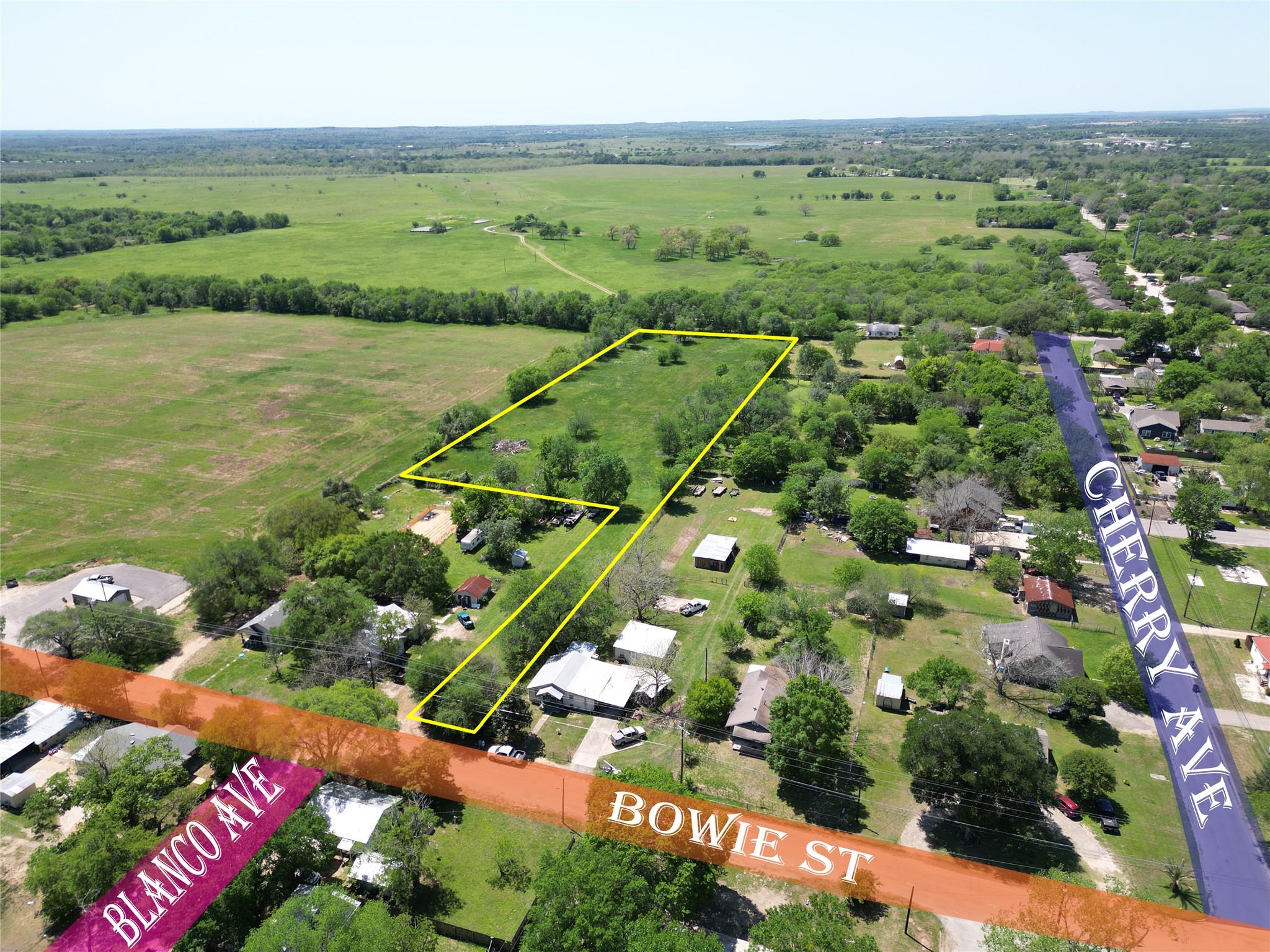 Birds eye view of property featuring a rural view
