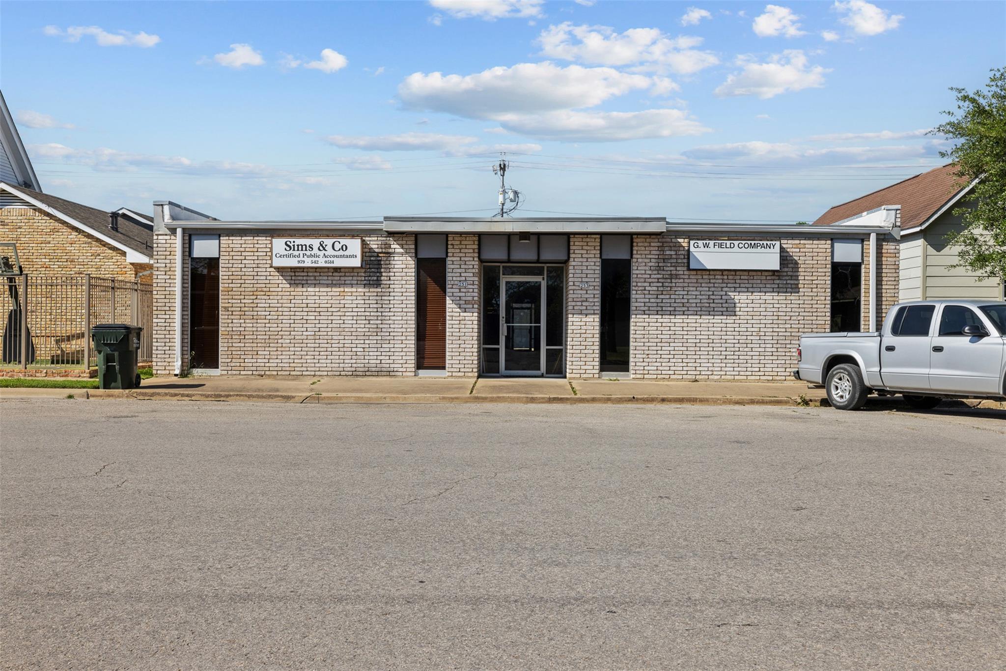Listing photo 1 of 251 E Hempstead St
