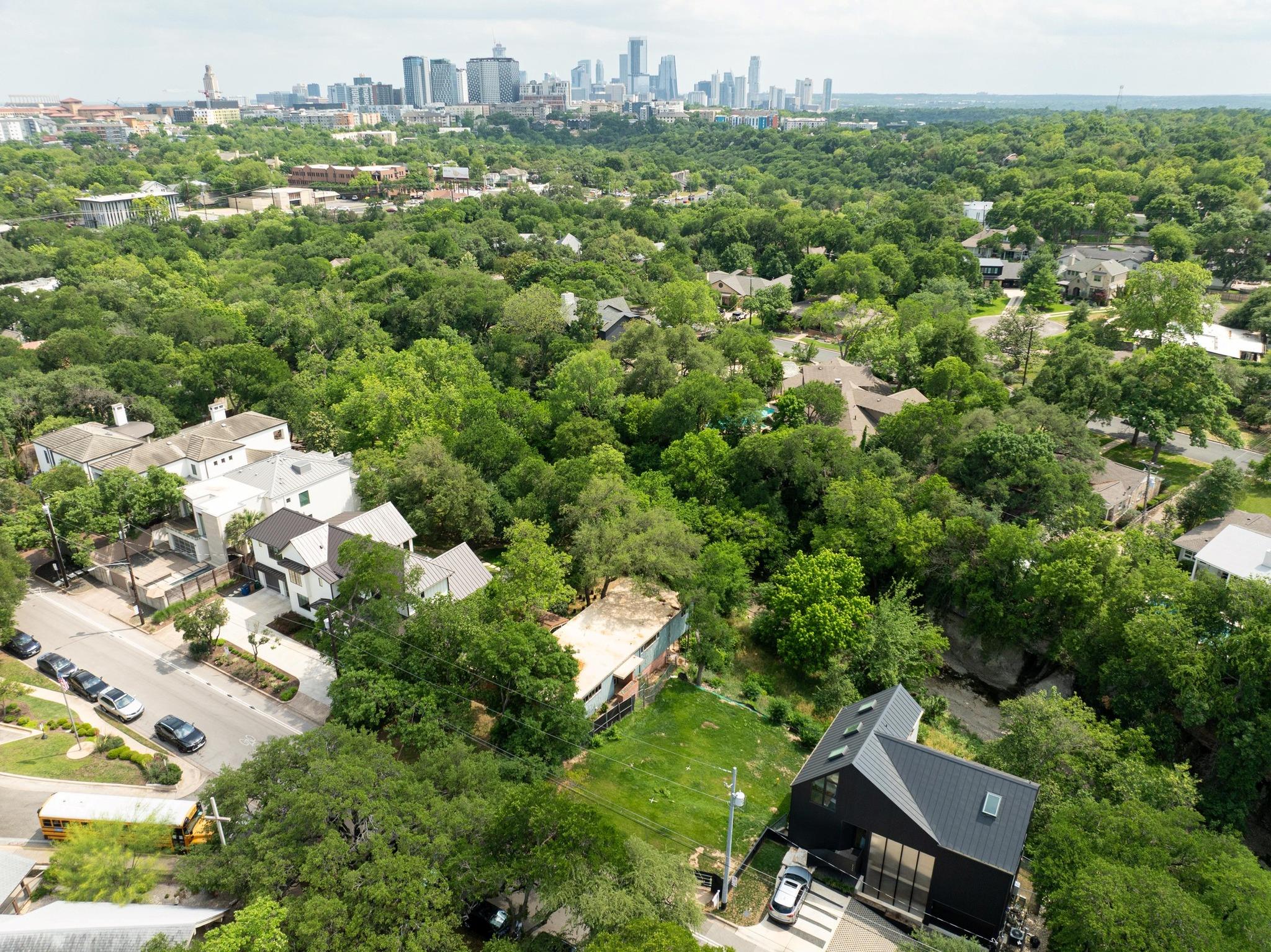 Listing photo 1 of 1113 W 31 St