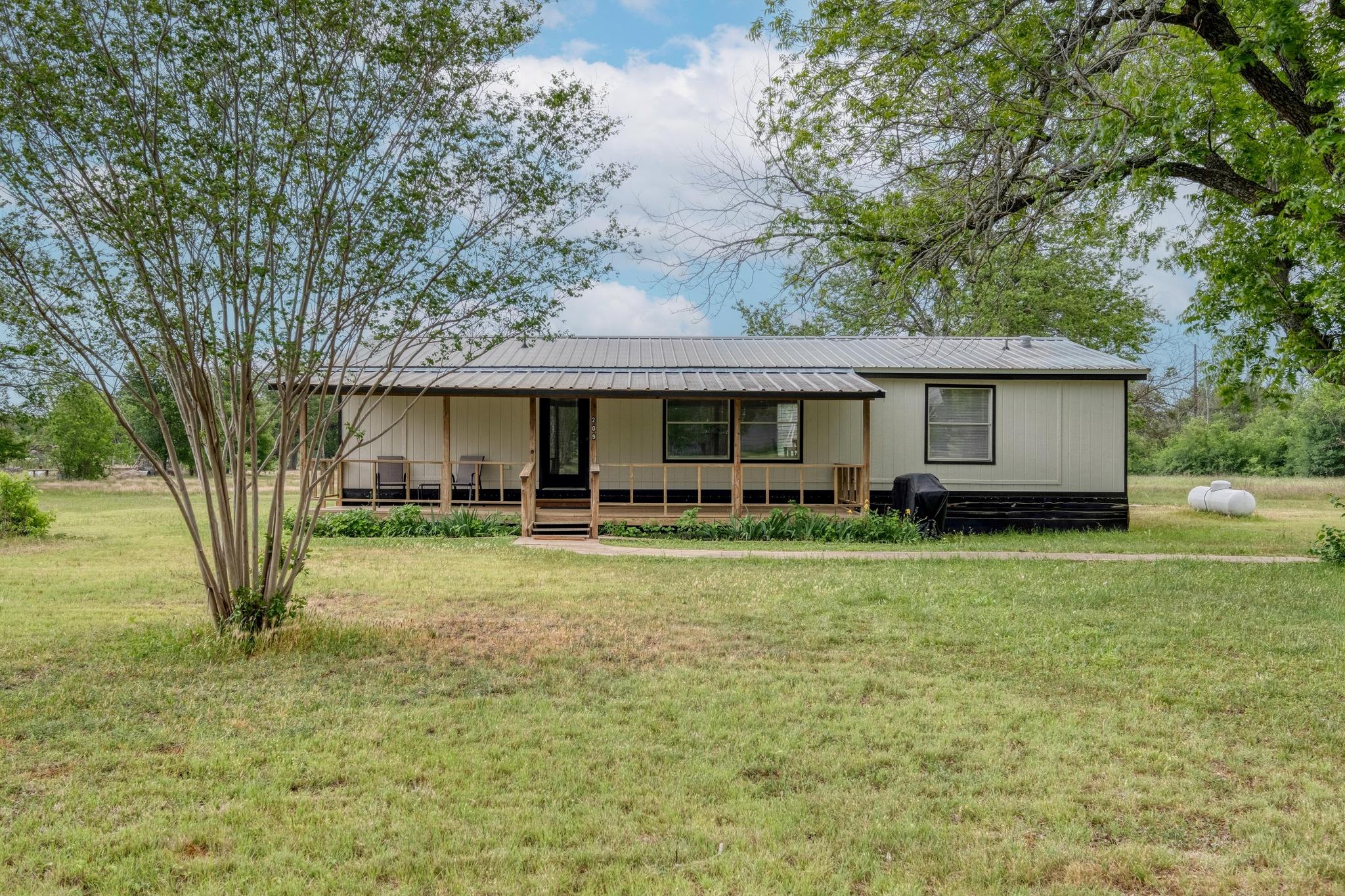 Manufactured / mobile home with covered porch, a 