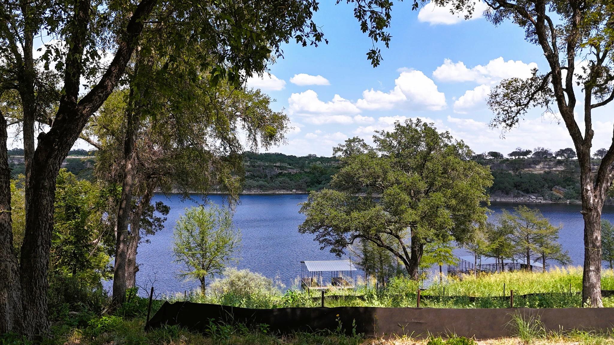 Listing photo 1 of 1015-1017  Lake Shore Lot 72&73 Dr