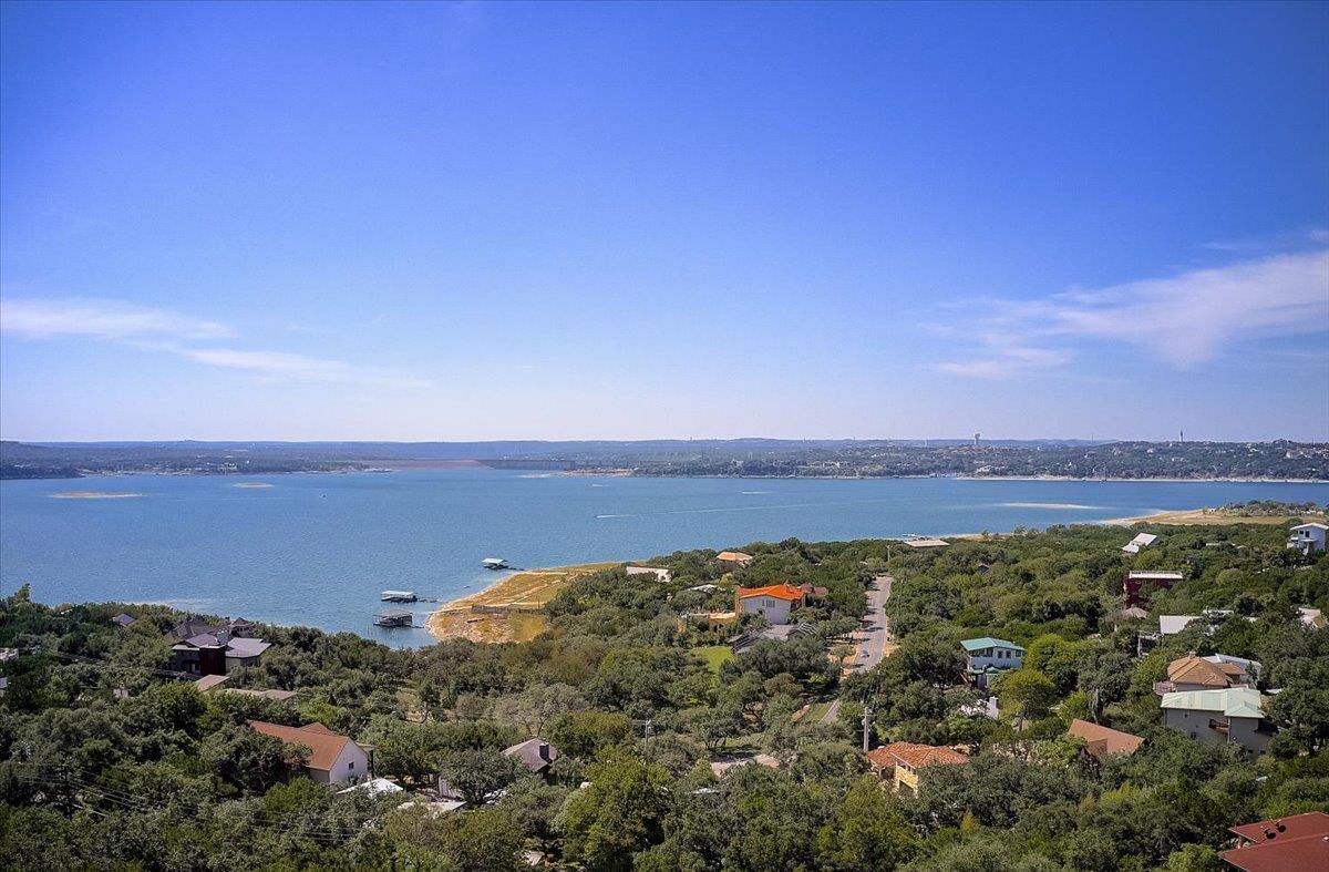 Listing photo 1 of 13908  Skyline Dr
