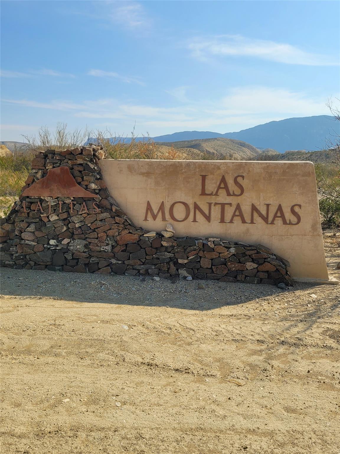 Community sign featuring a mountain view