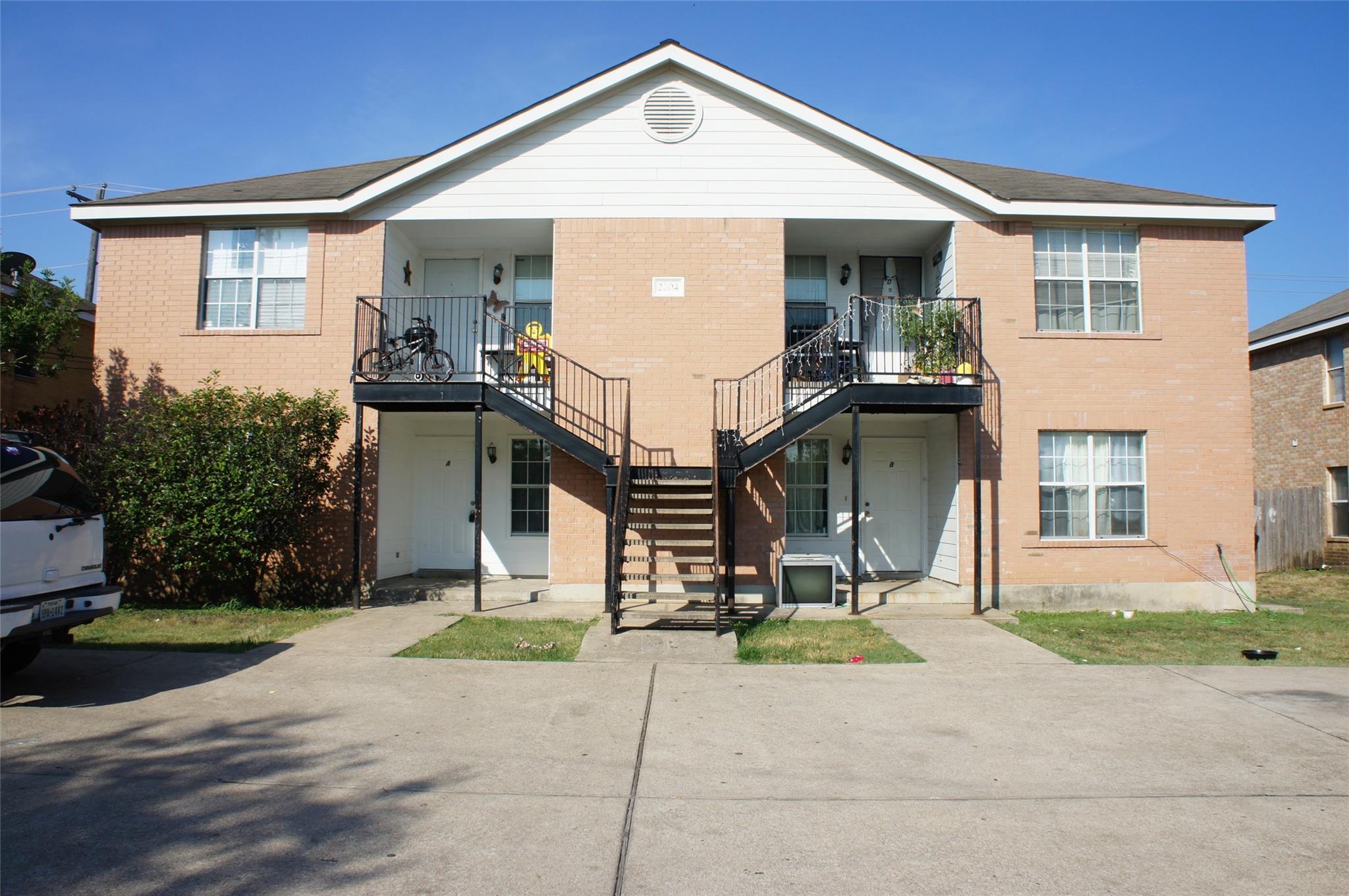 Listing photo 1 of 2204  Katy Ln  #B