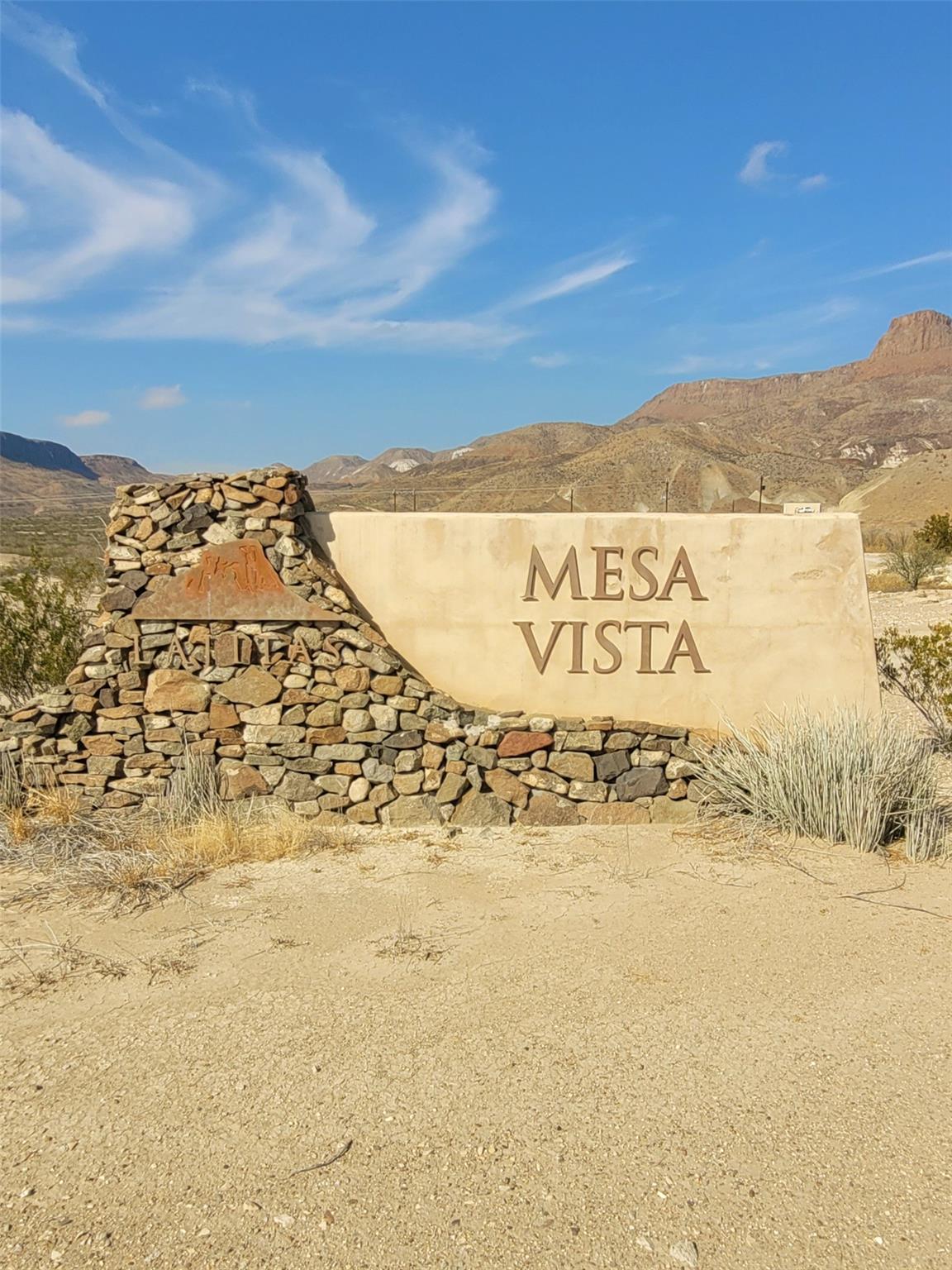 Community sign featuring a mountain view