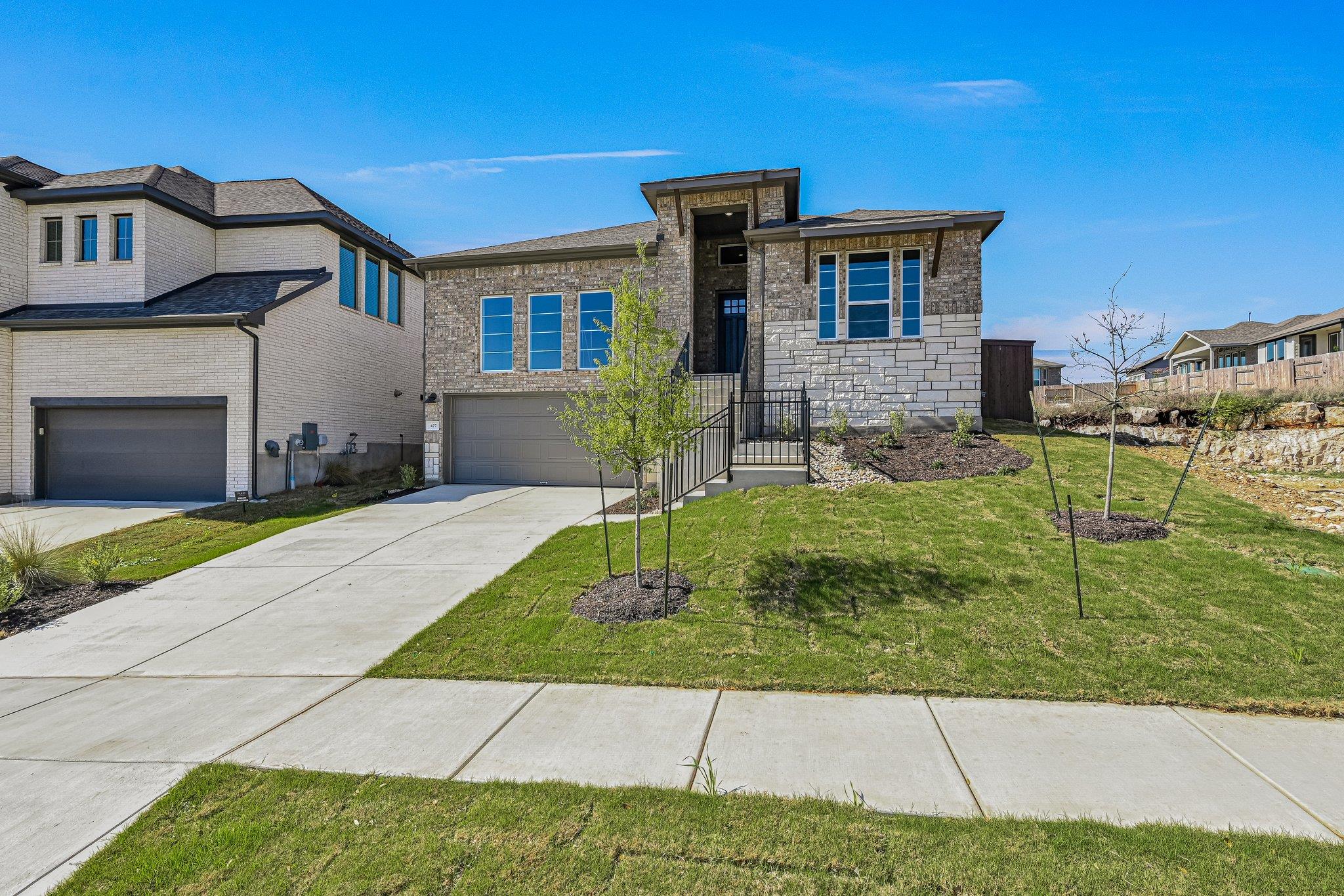 Listing photo 1 of 427  Fountain Grass Dr